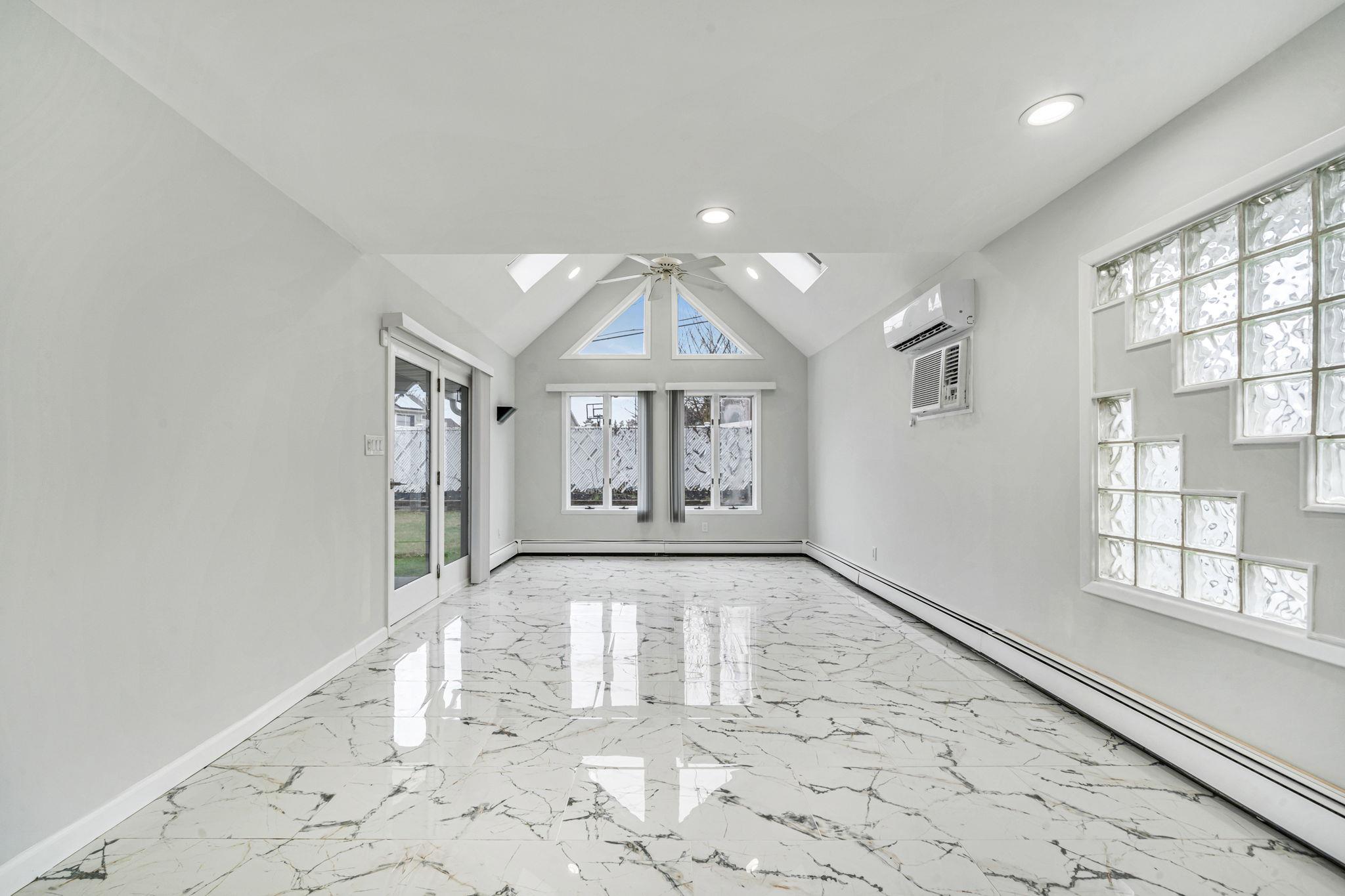 Single Family Bloomingdale  Nassau County, NY 11756, MLS-844070-4