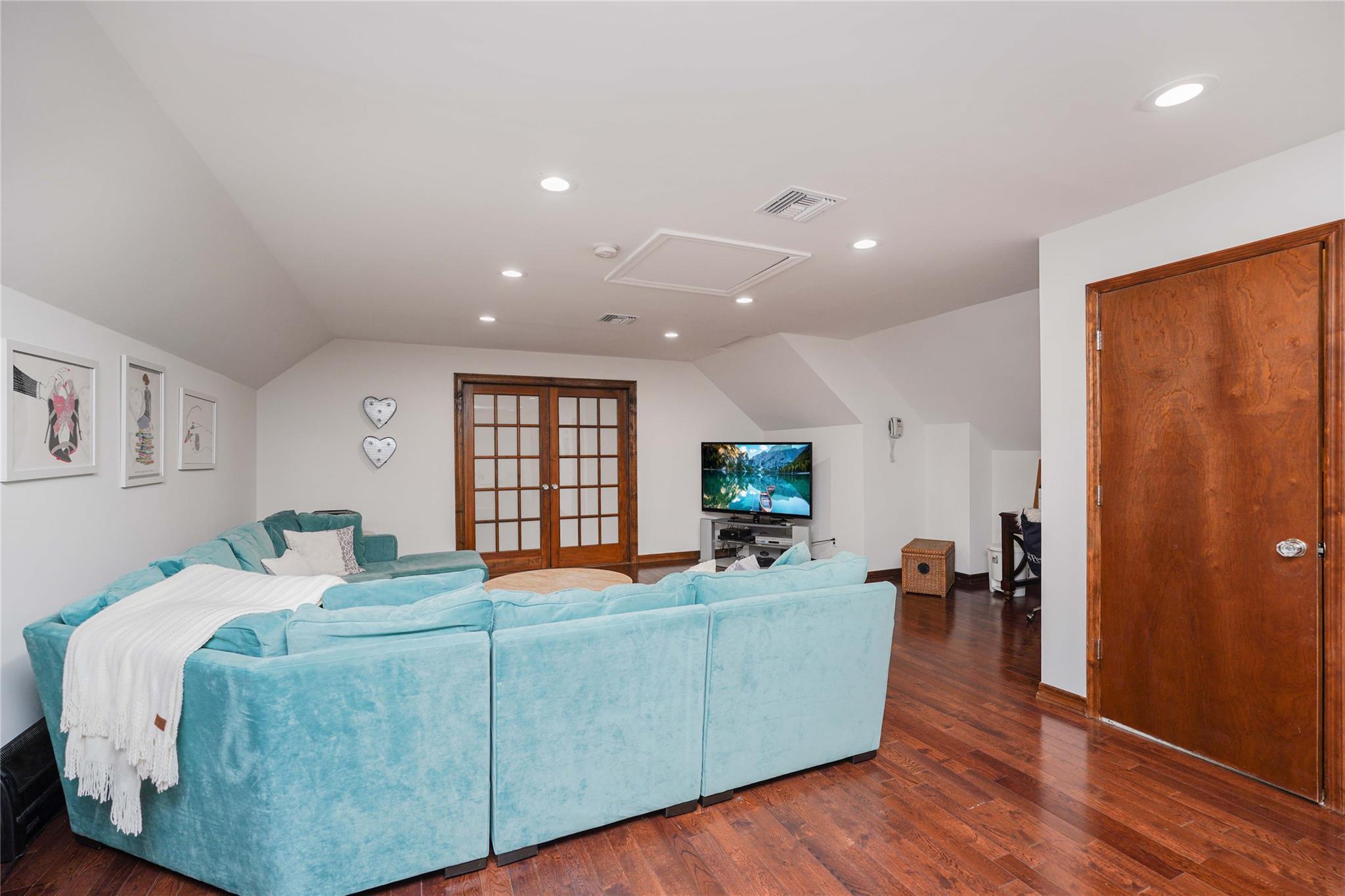 Single Family Elmhurst  Staten Island, NY 10301, MLS-844128-11