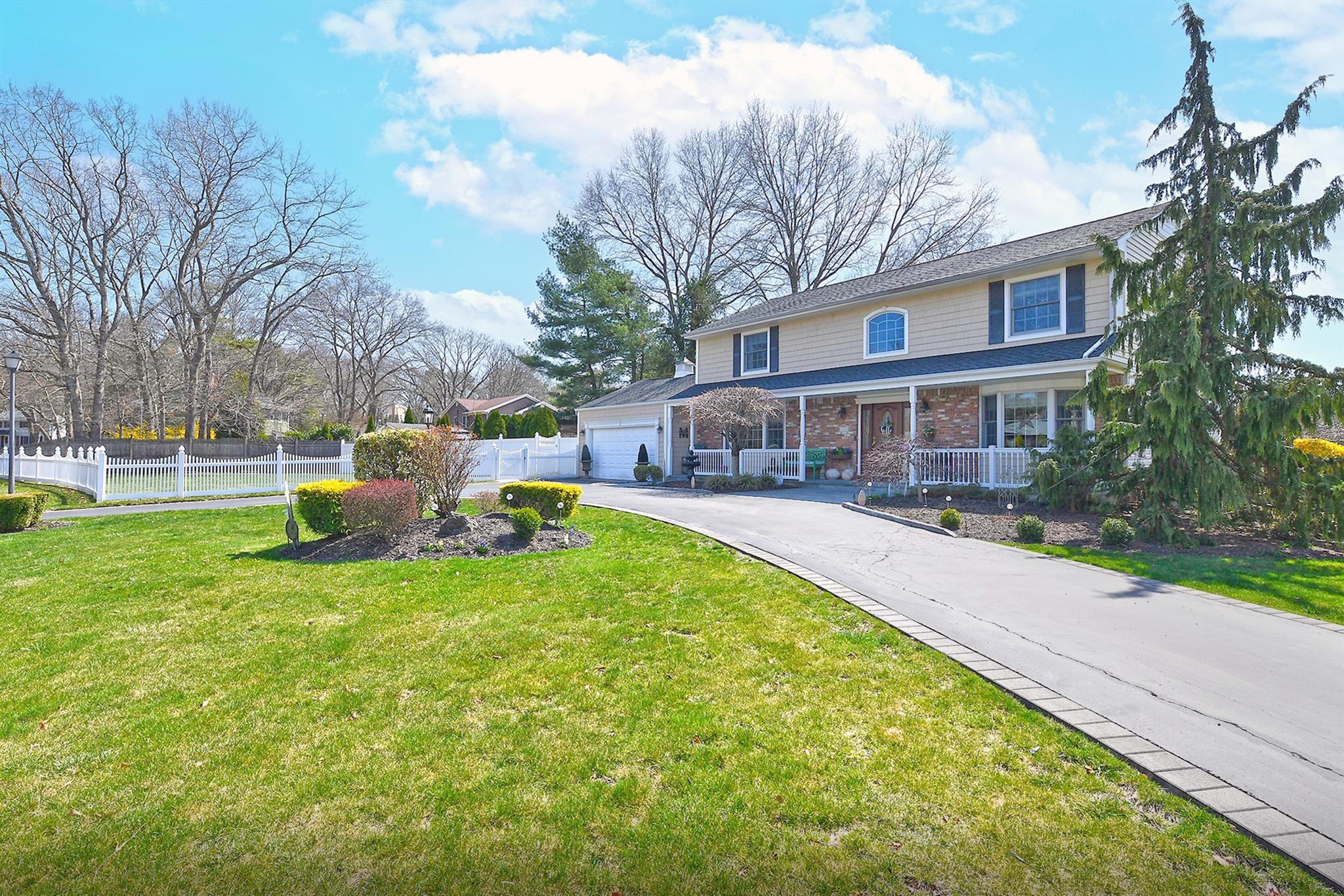 Single Family Campbell  Suffolk County, NY 11746, MLS-844175-33