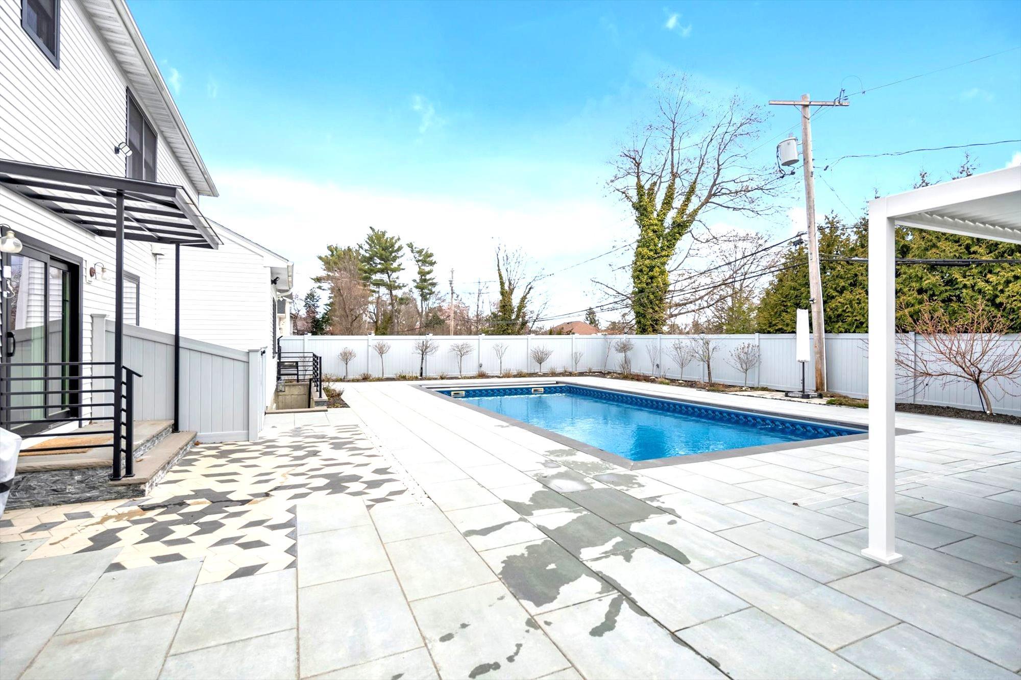 Single Family Moss  Nassau County, NY 11753, MLS-844307-35