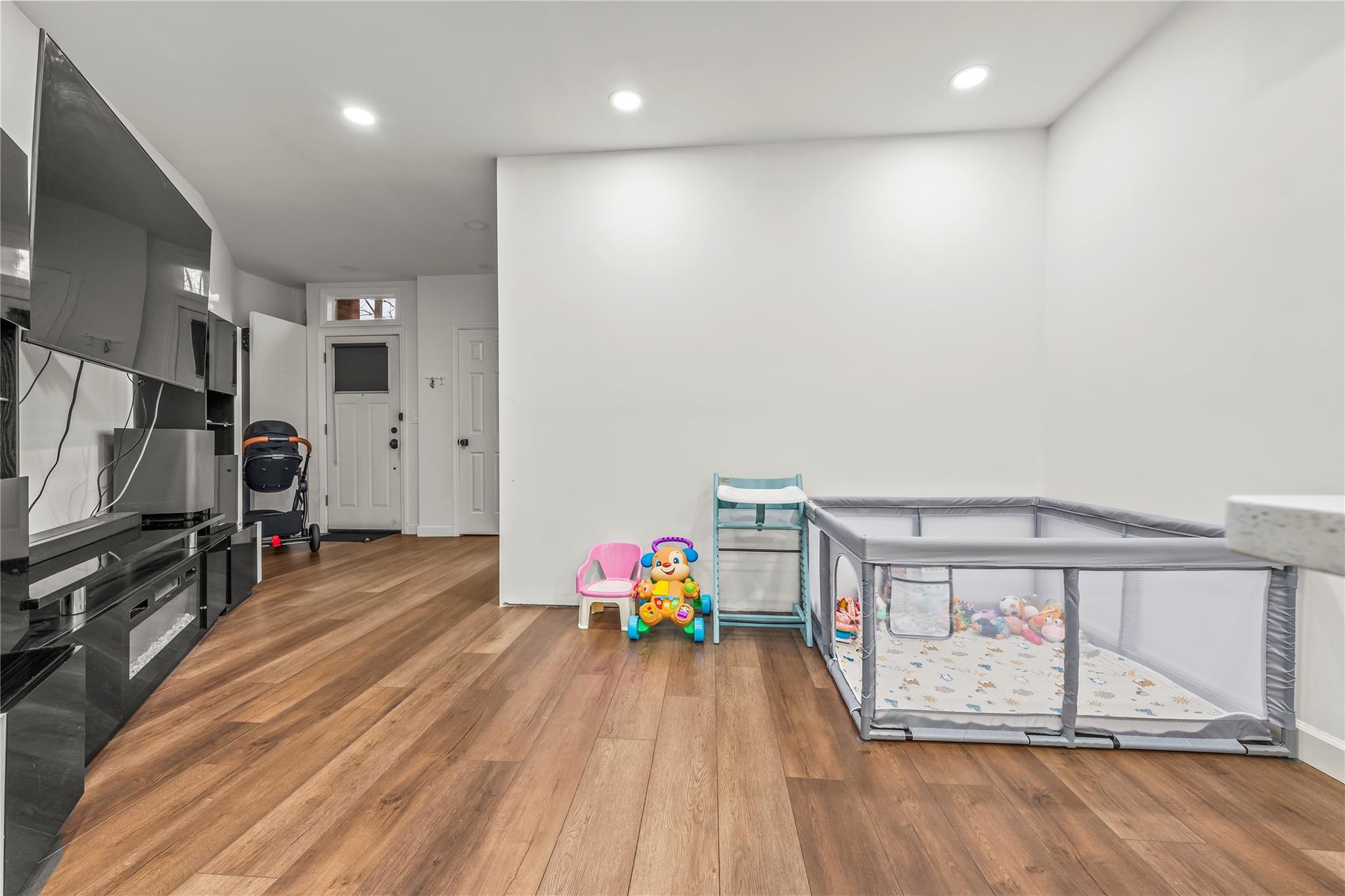Single Family Cooper  Queens, NY 11385, MLS-844451-9