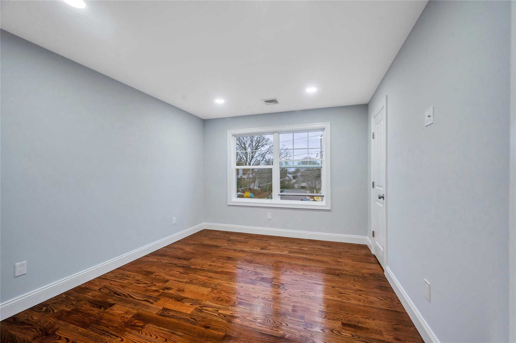 Single Family Manor  Nassau County, NY 11550, MLS-844495-17