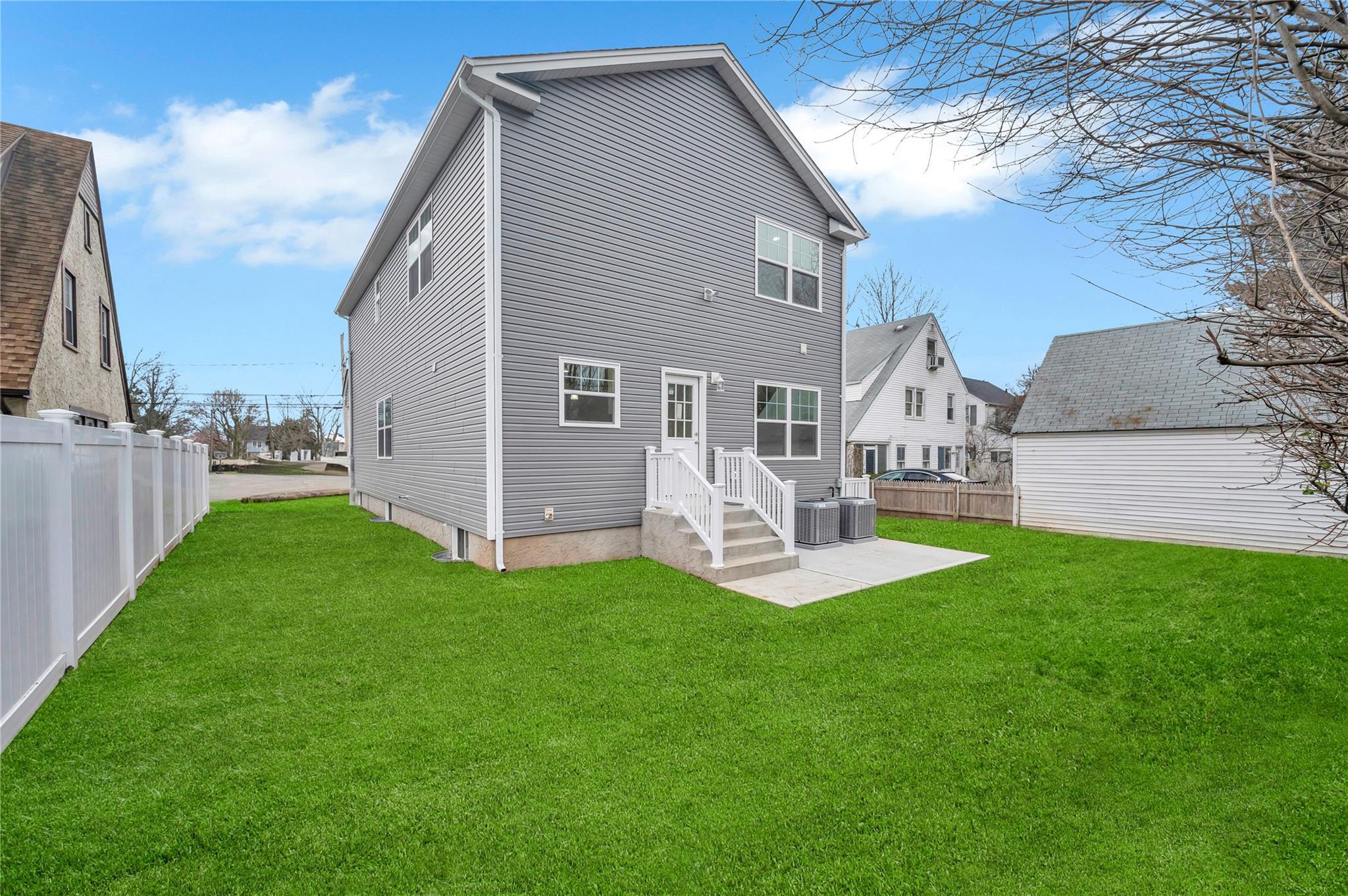 Single Family Manor  Nassau County, NY 11550, MLS-844495-24