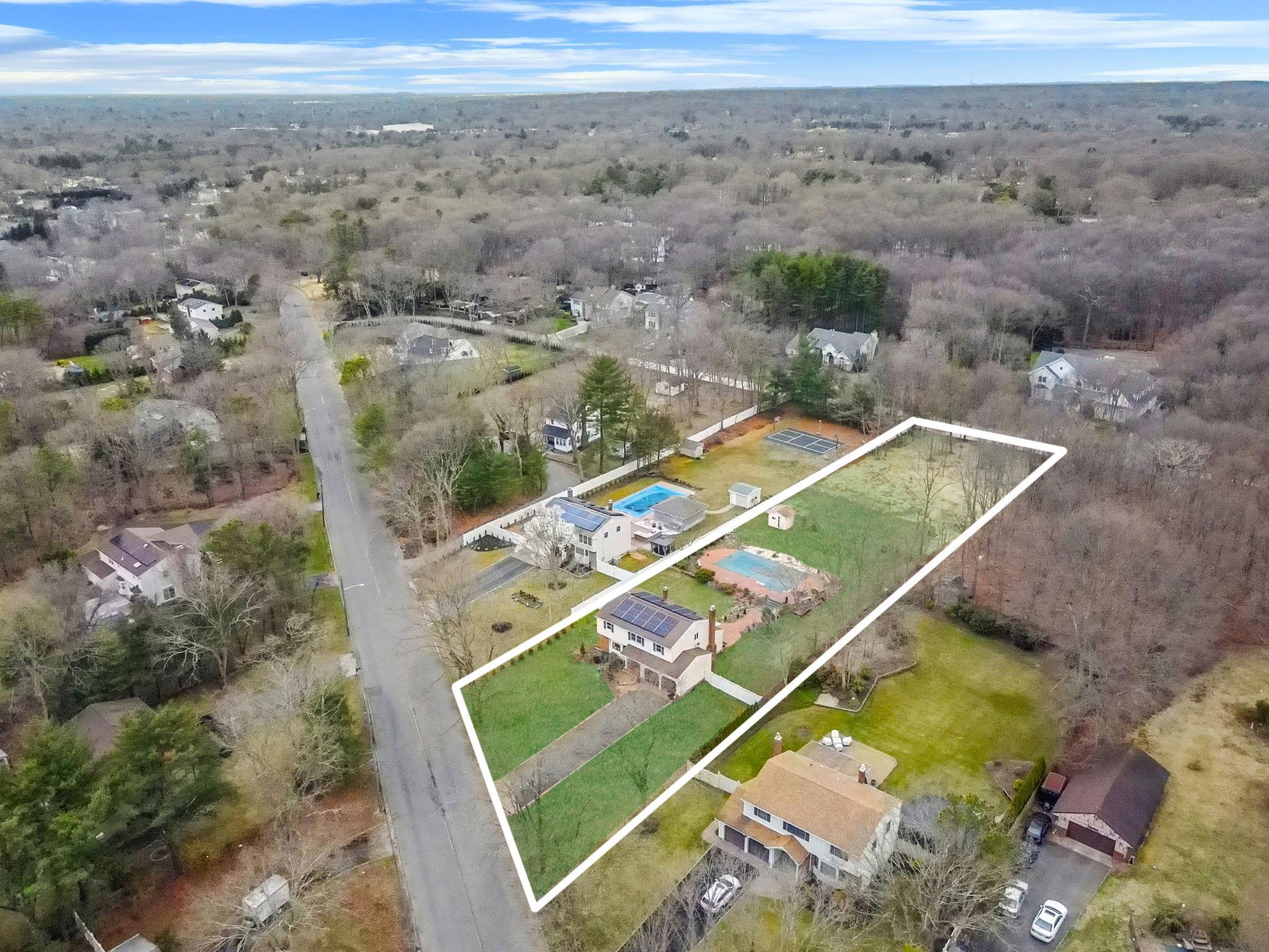 Single Family Dix Hills  Suffolk County, NY 11040, MLS-844500-10