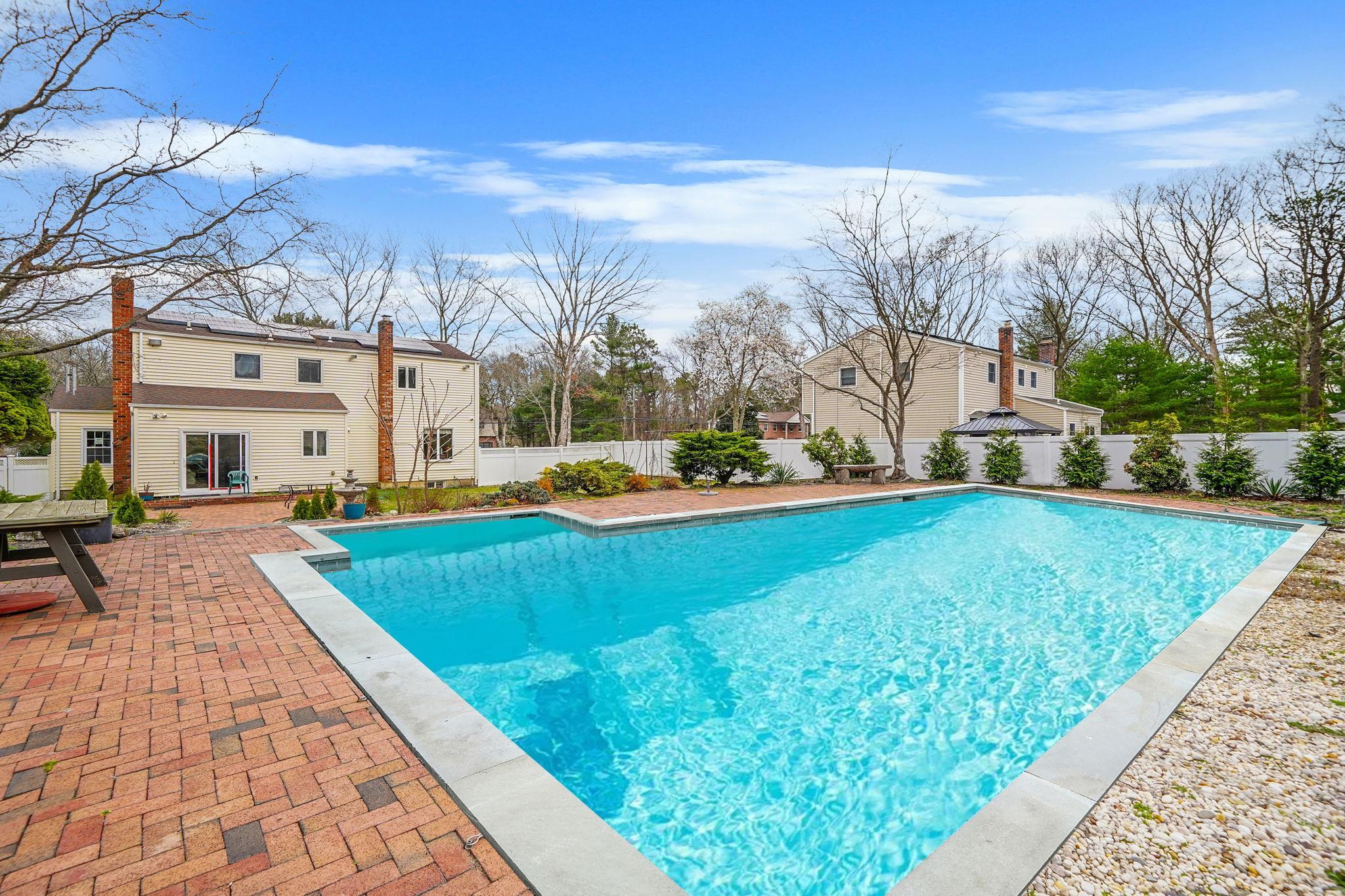 Single Family Dix Hills  Suffolk County, NY 11040, MLS-844500-16