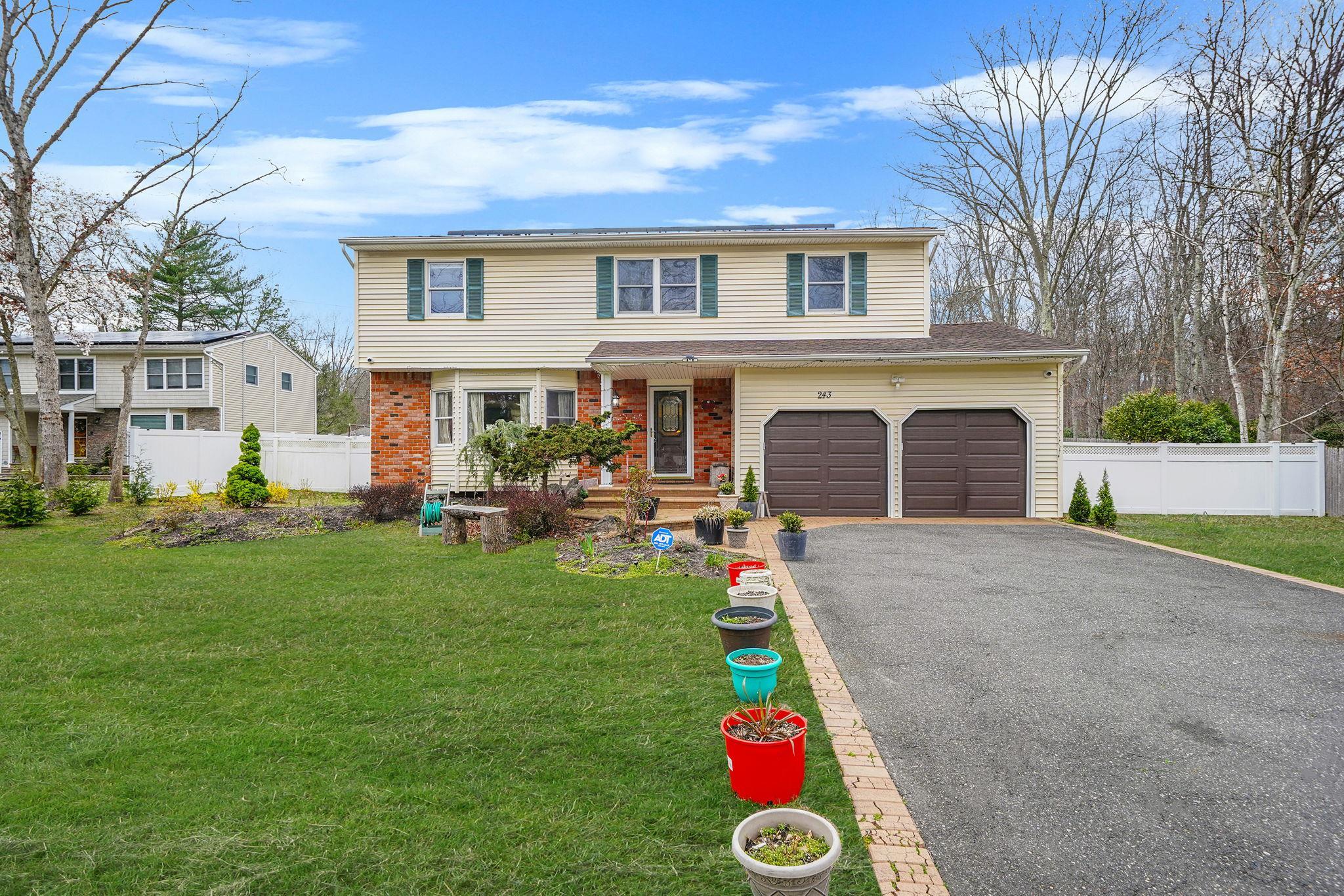 Single Family Dix Hills  Suffolk County, NY 11040, MLS-844500-3
