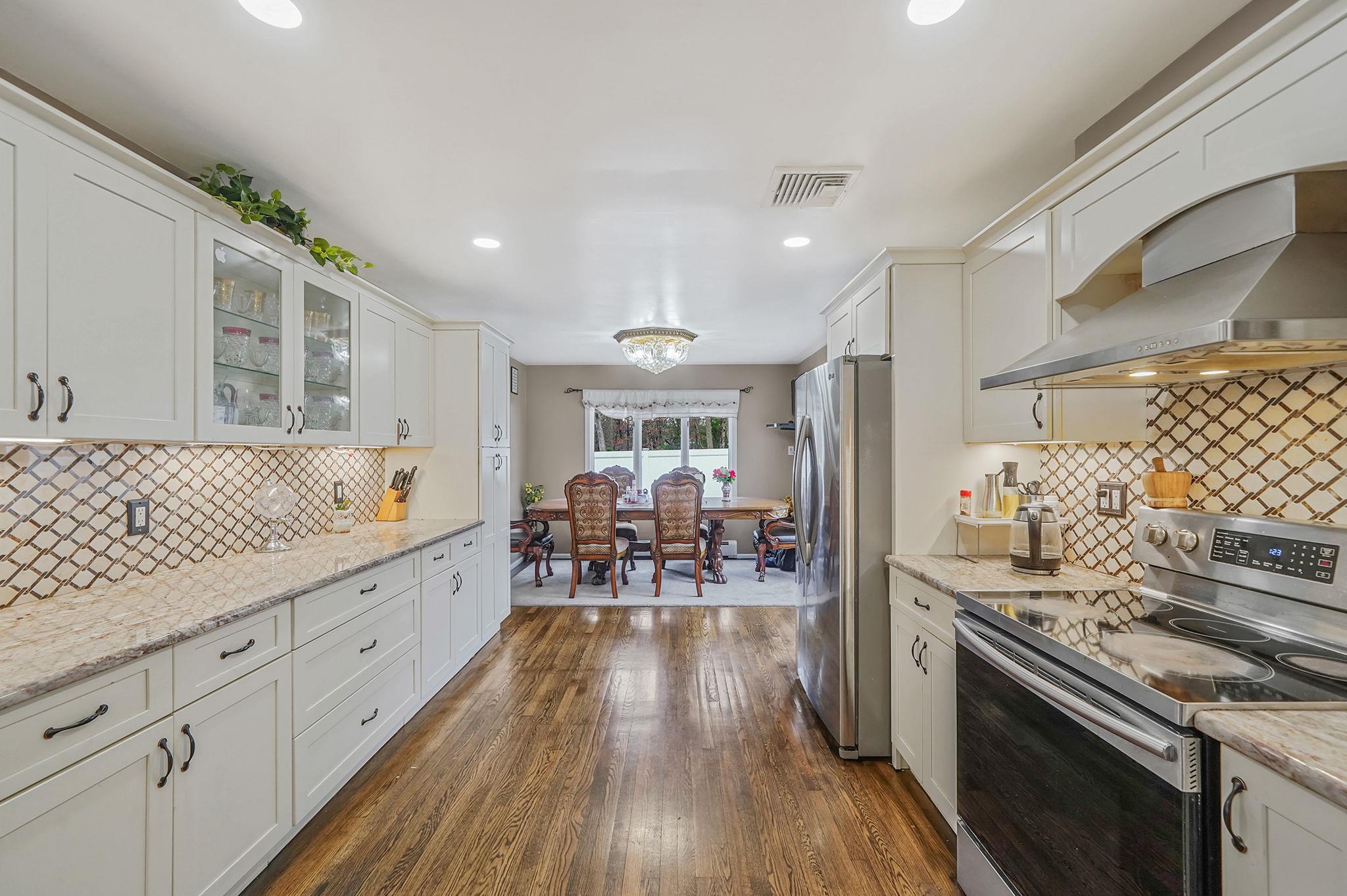 Single Family Dix Hills  Suffolk County, NY 11040, MLS-844500-37