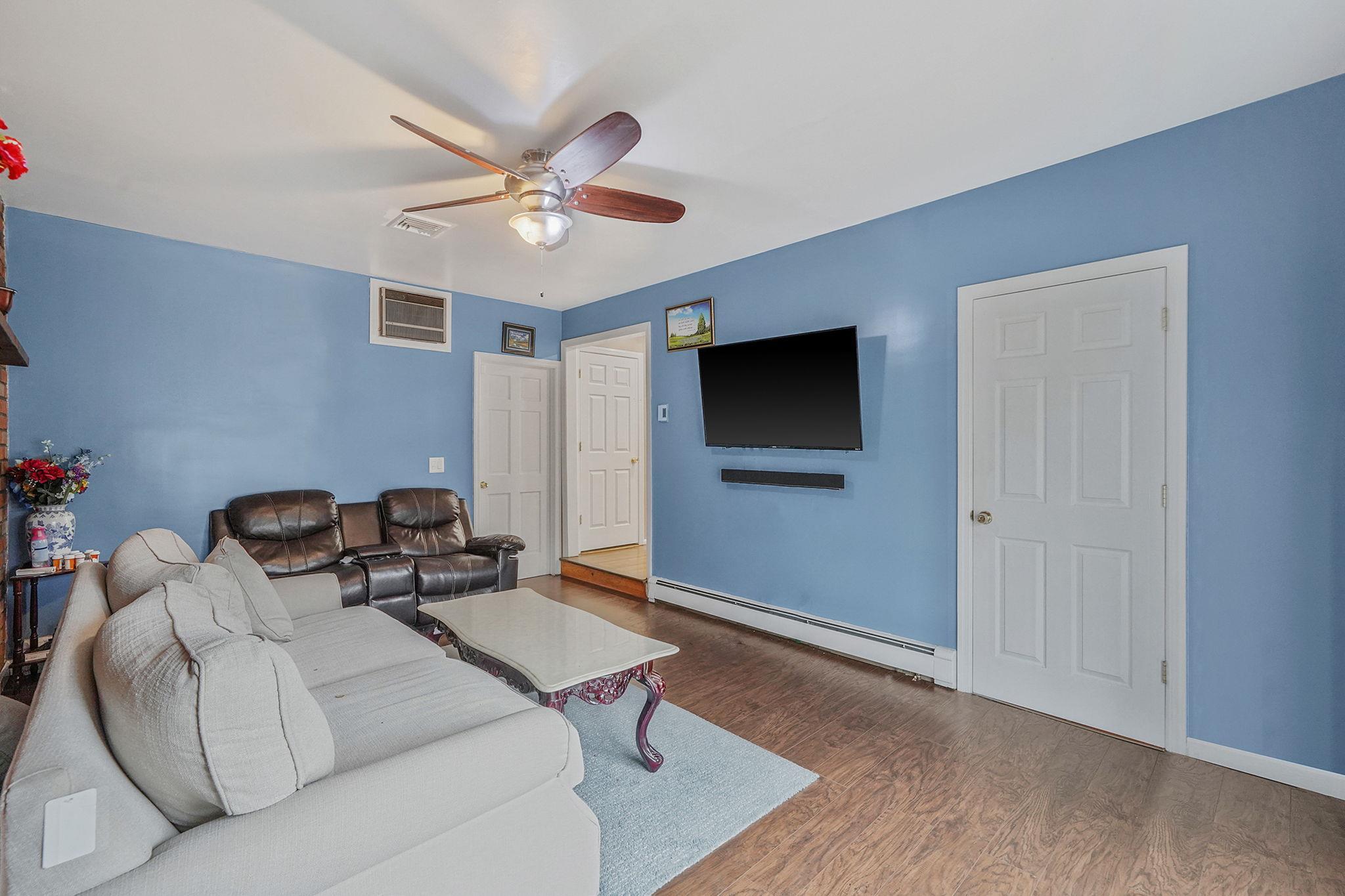 Single Family Dix Hills  Suffolk County, NY 11040, MLS-844500-7
