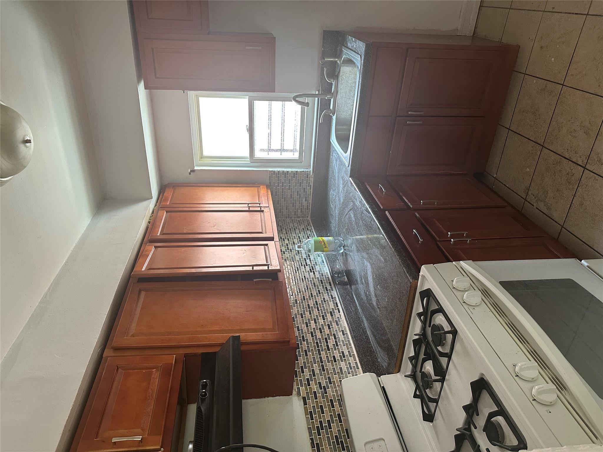 Single Family Howe  Bronx, NY 10473, MLS-844534-4
