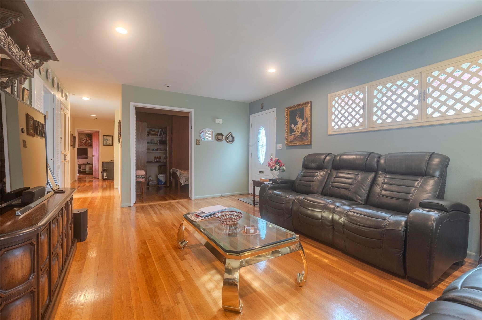 Single Family 77  Queens, NY 11364, MLS-844543-4