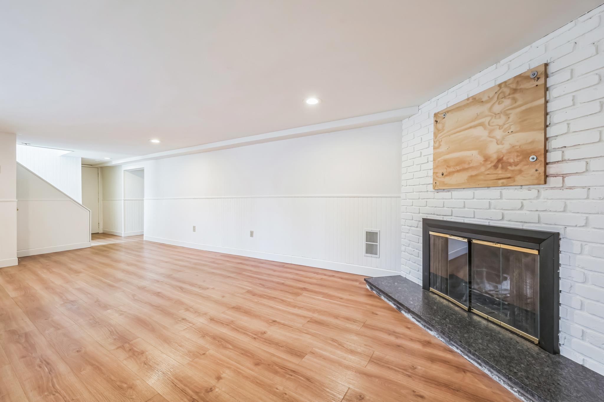 Single Family Glen  Suffolk County, NY 11724, MLS-844620-17