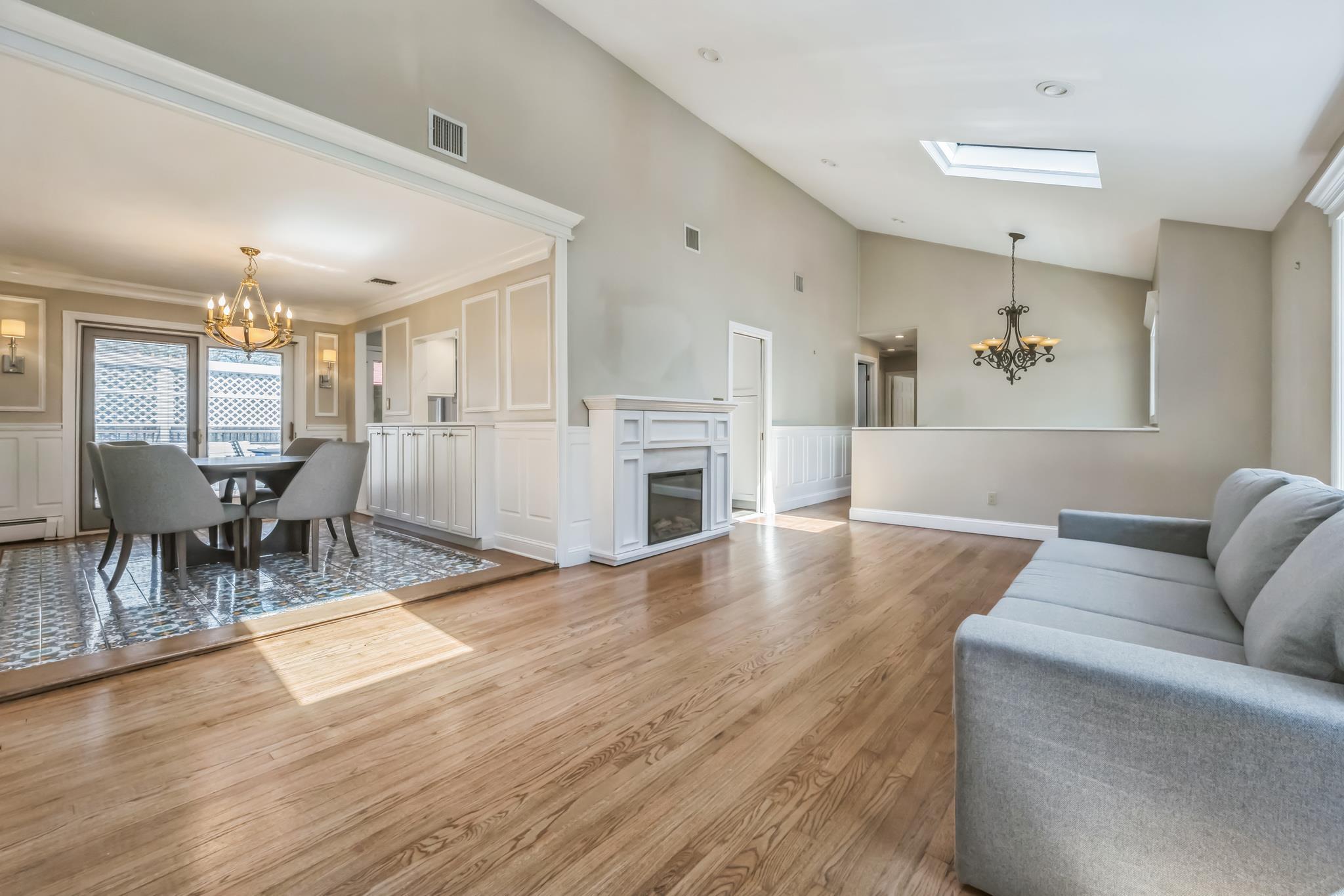 Single Family Glen  Suffolk County, NY 11724, MLS-844620-2
