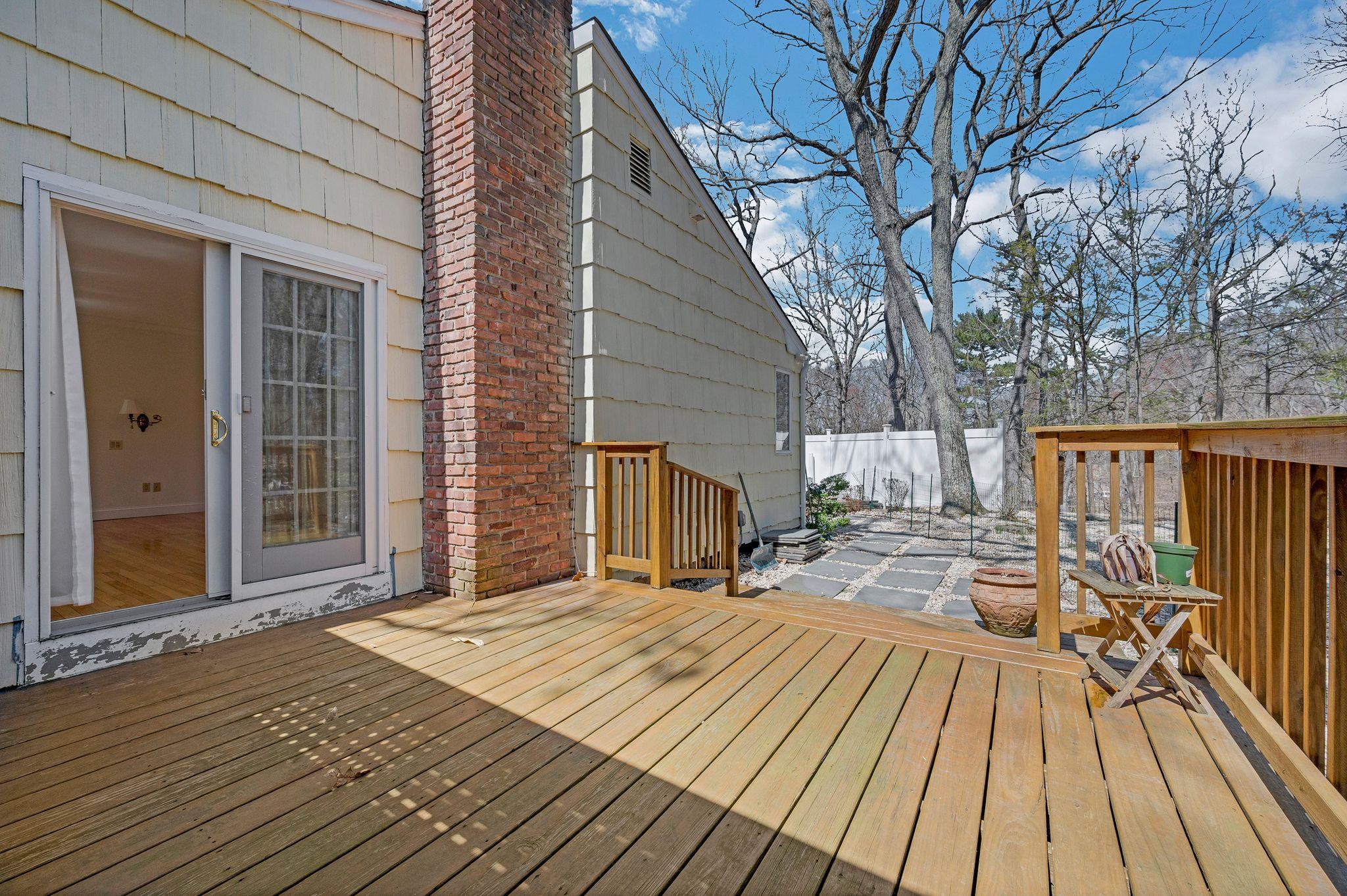 Single Family Glen  Suffolk County, NY 11724, MLS-844620-25
