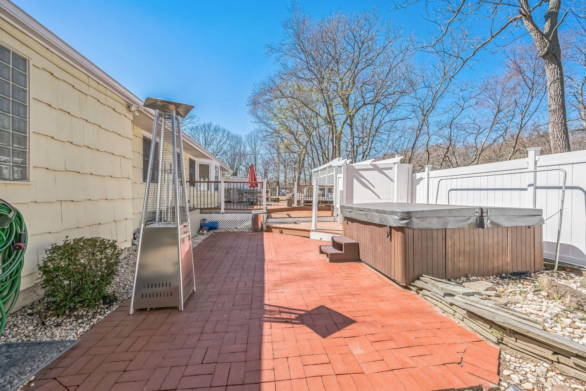 Single Family Glen  Suffolk County, NY 11724, MLS-844620-26
