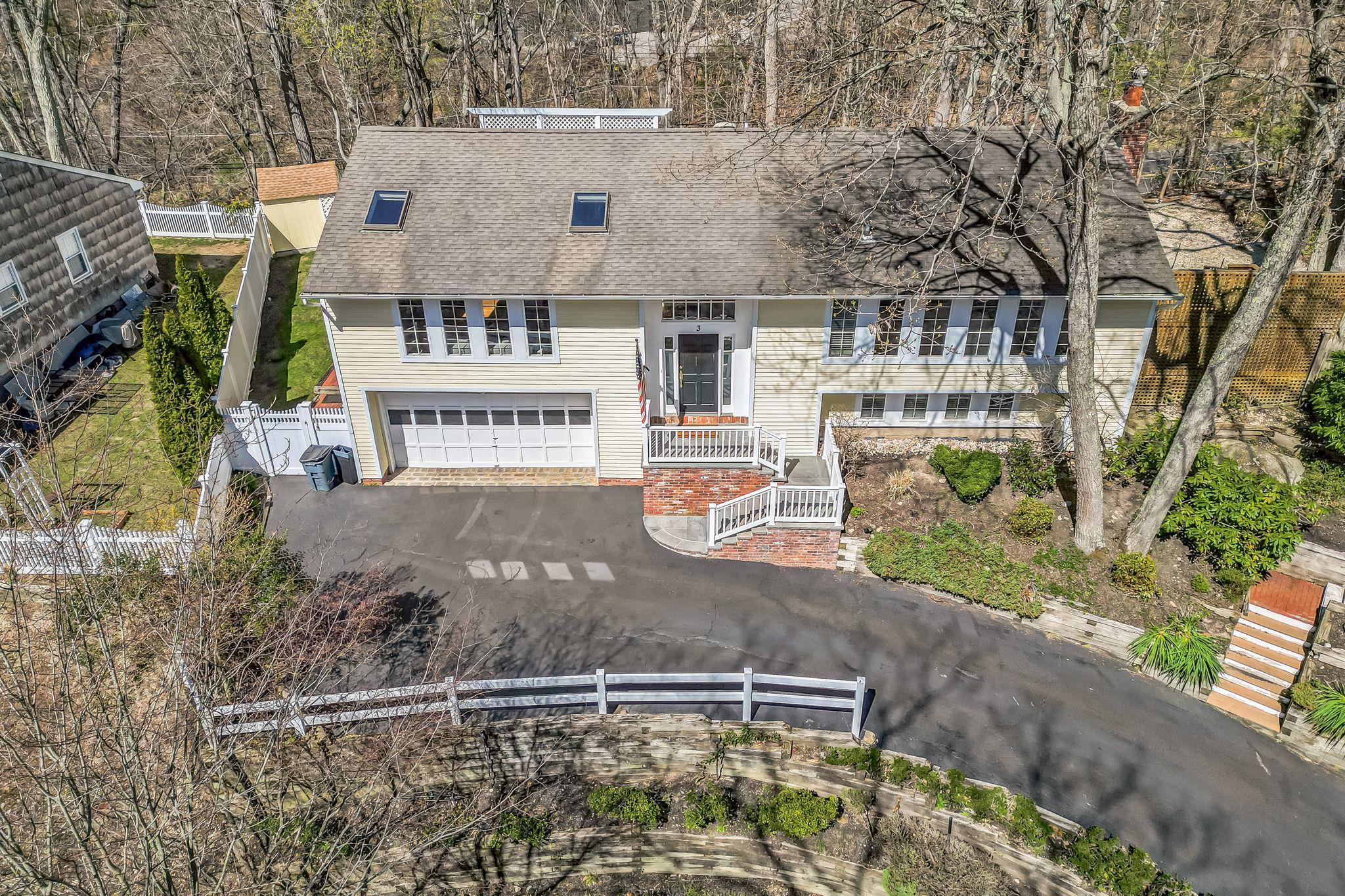 Single Family Glen  Suffolk County, NY 11724, MLS-844620-27