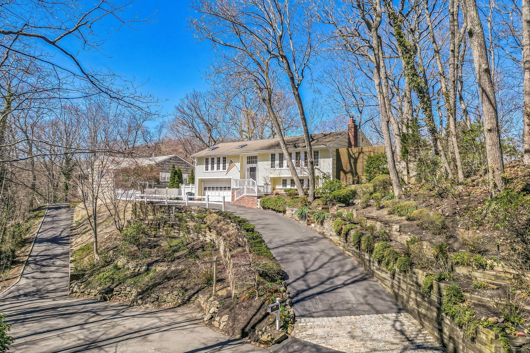 Single Family Glen  Suffolk County, NY 11724, MLS-844620-29