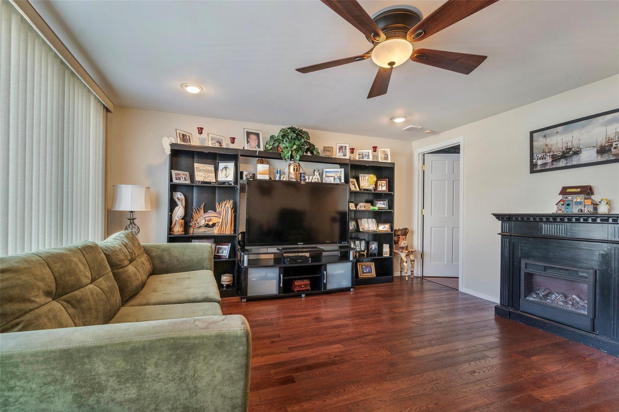 Single Family 10th  Queens, NY 11693, MLS-844700-5