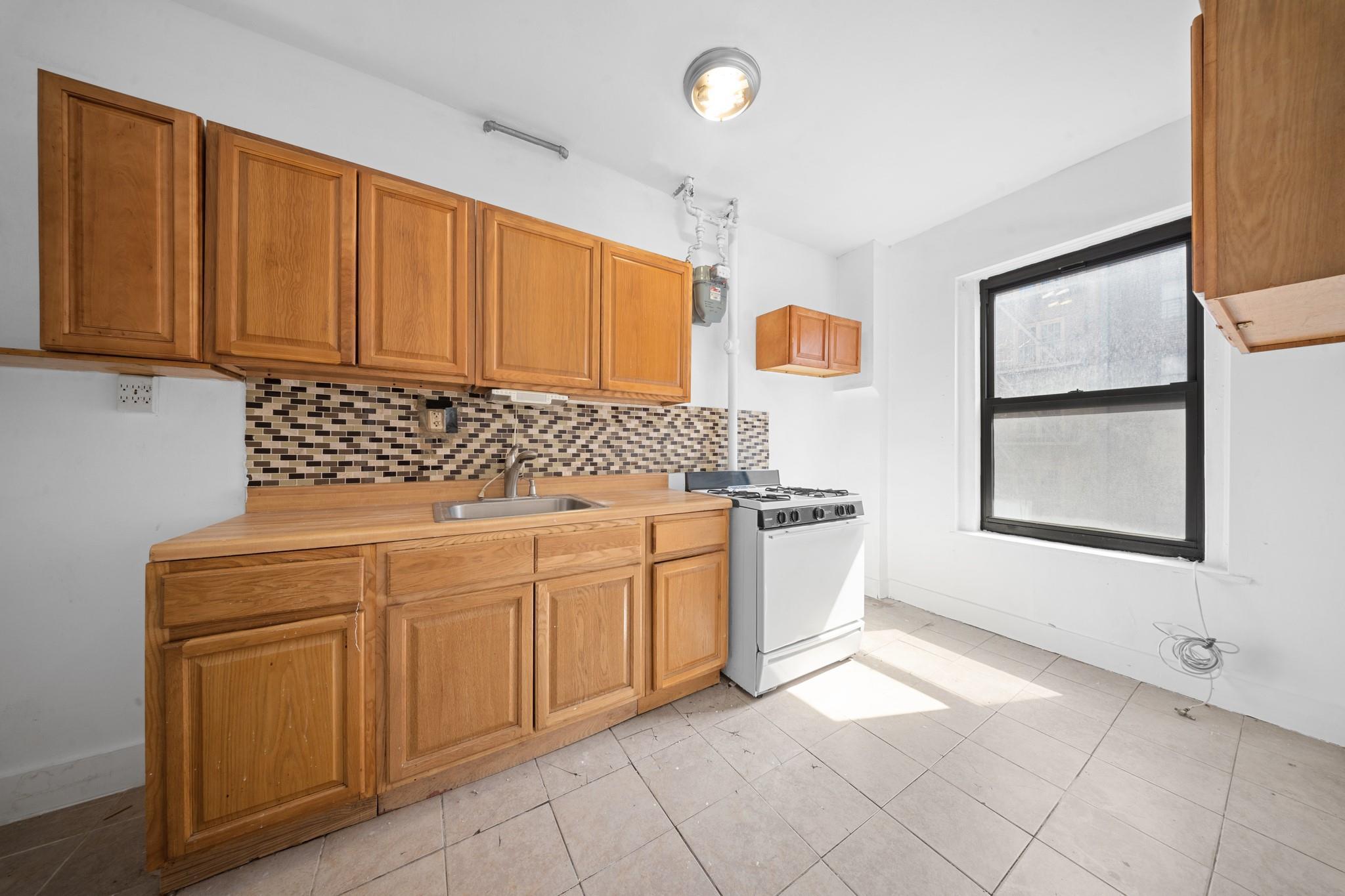Coop Anderson  Bronx, NY 10452, MLS-844762-5
