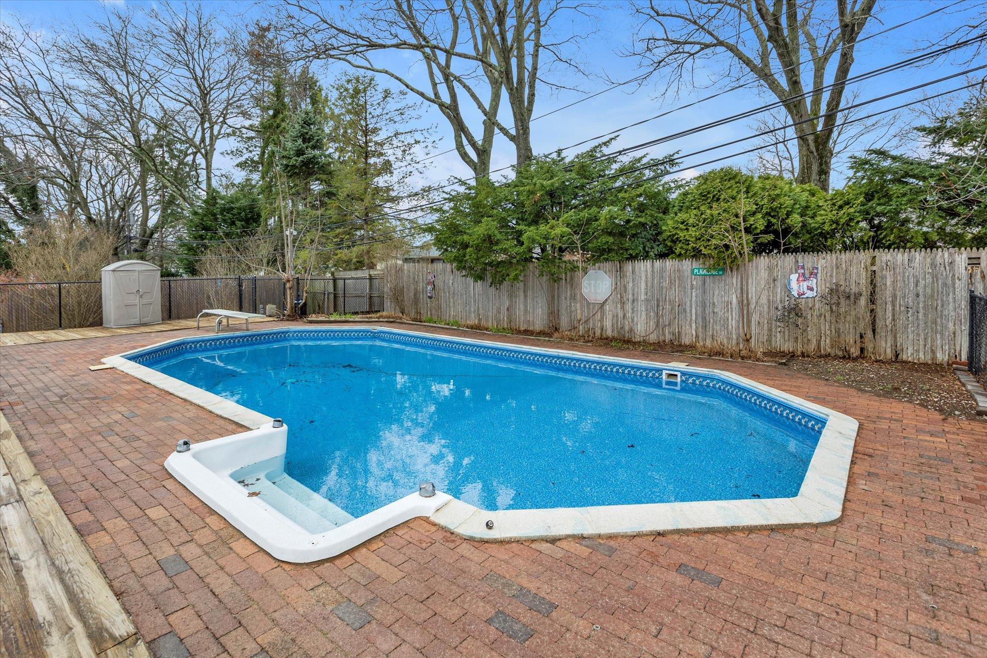 Single Family Weston  Suffolk County, NY 11787, MLS-844838-21