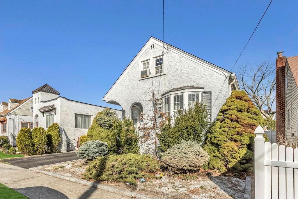Single Family Alice  Nassau County, NY 11710, MLS-844993-2