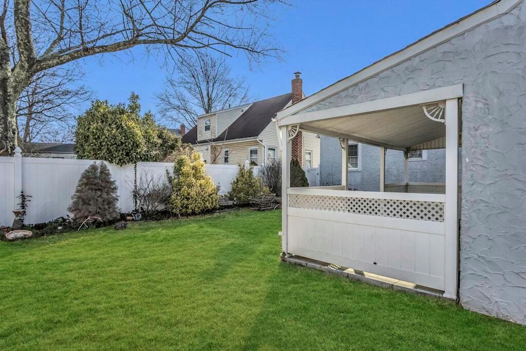 Single Family Alice  Nassau County, NY 11710, MLS-844993-6