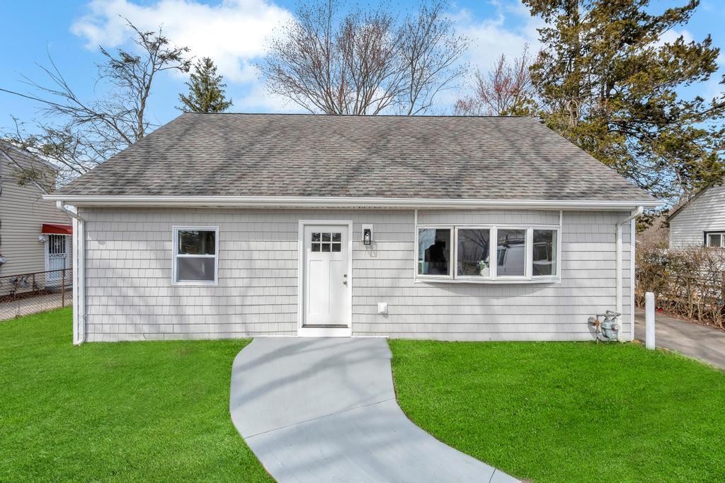 Single Family New  Suffolk County, NY 11798, MLS-845001-2