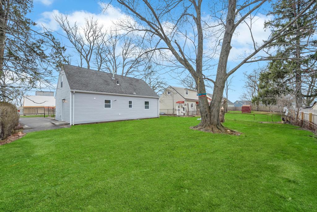 Single Family New  Suffolk County, NY 11798, MLS-845001-26