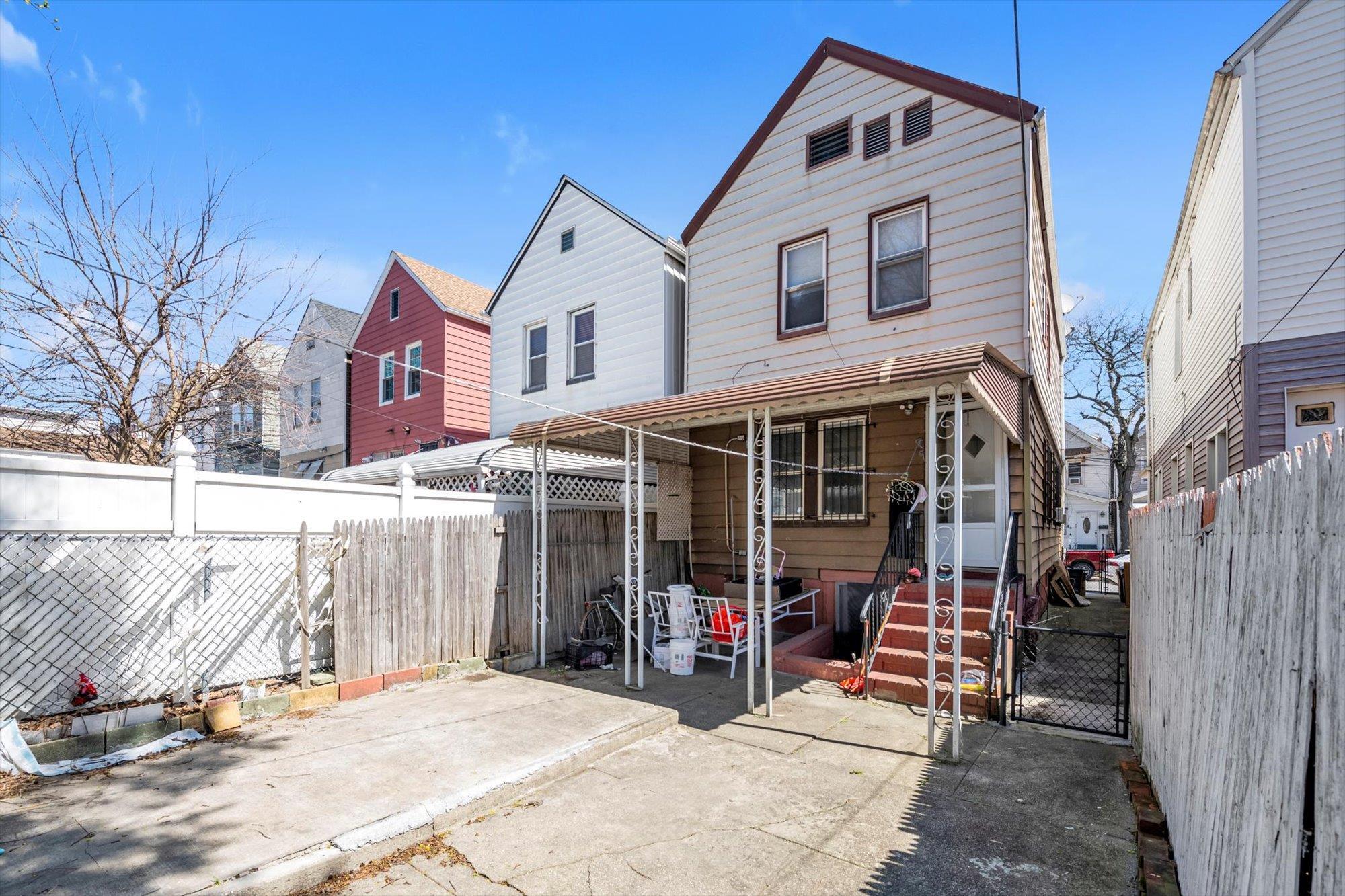 Single Family 77 St  Queens, NY 11421, MLS-845013-21