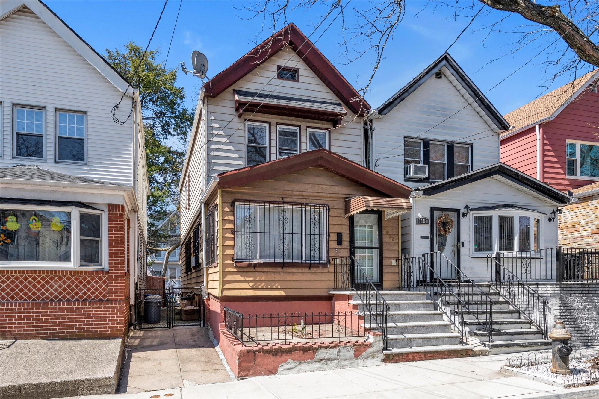 Single Family 77 St  Queens, NY 11421, MLS-845013-22
