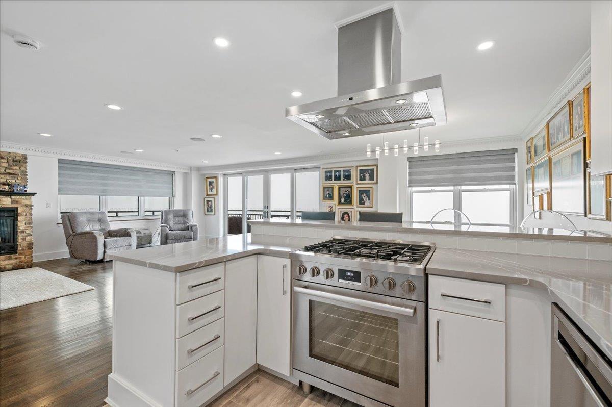 Condo Broadway  Nassau County, NY 11561, MLS-845018-11