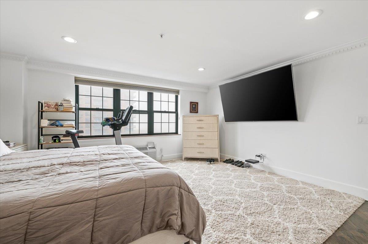Condo Broadway  Nassau County, NY 11561, MLS-845018-18