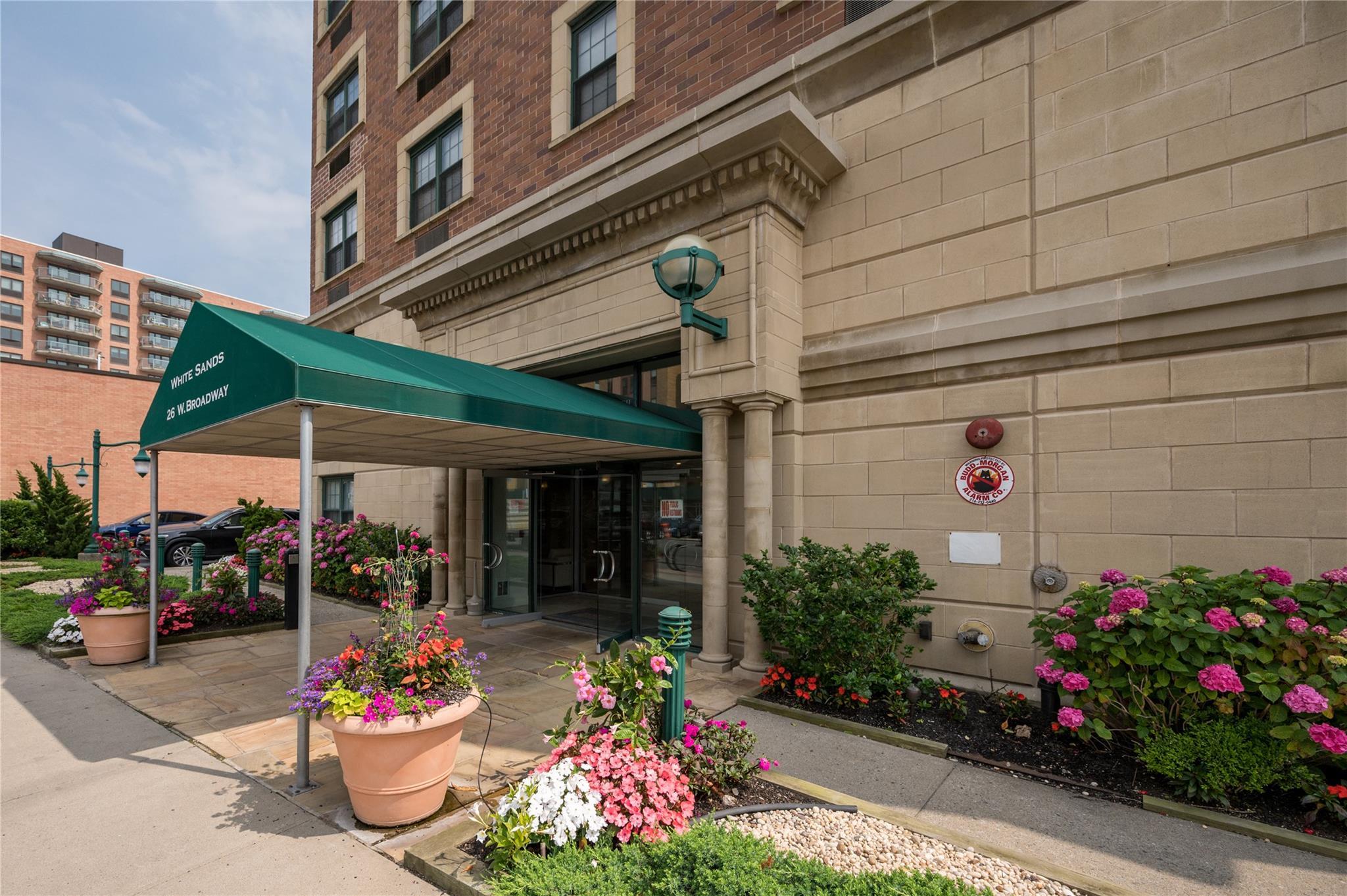 Condo Broadway  Nassau County, NY 11561, MLS-845018-2