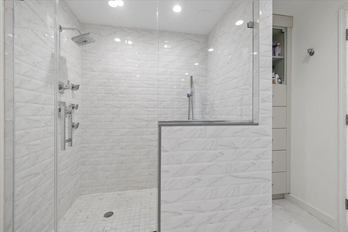 Condo Broadway  Nassau County, NY 11561, MLS-845018-21