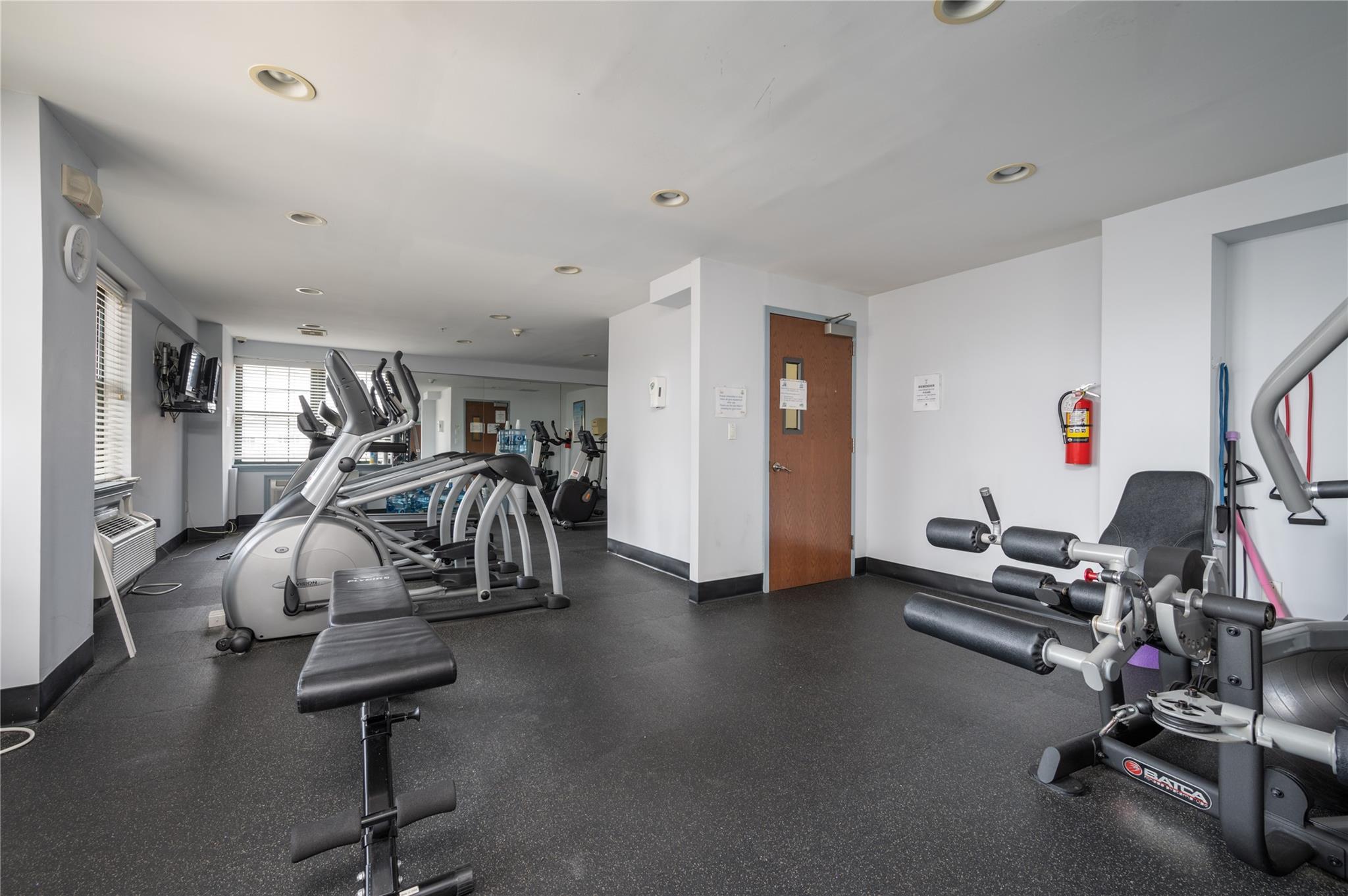 Condo Broadway  Nassau County, NY 11561, MLS-845018-27