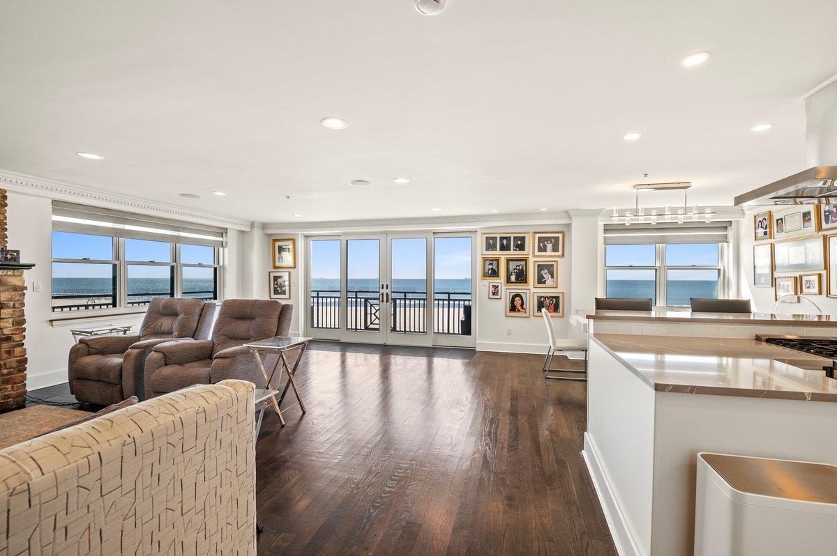 Condo Broadway  Nassau County, NY 11561, MLS-845018-6
