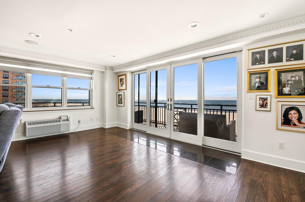 Condo Broadway  Nassau County, NY 11561, MLS-845018-7