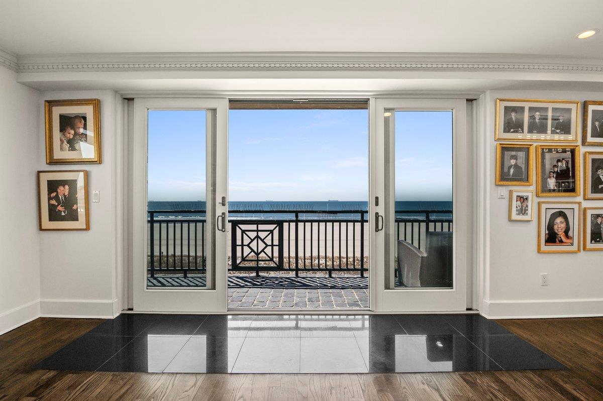 Condo Broadway  Nassau County, NY 11561, MLS-845018-9