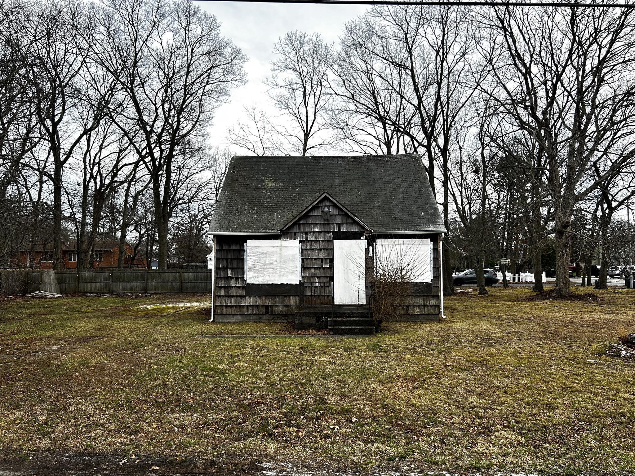 Single Family Broadway  Suffolk County, NY 11967, MLS-845079-2