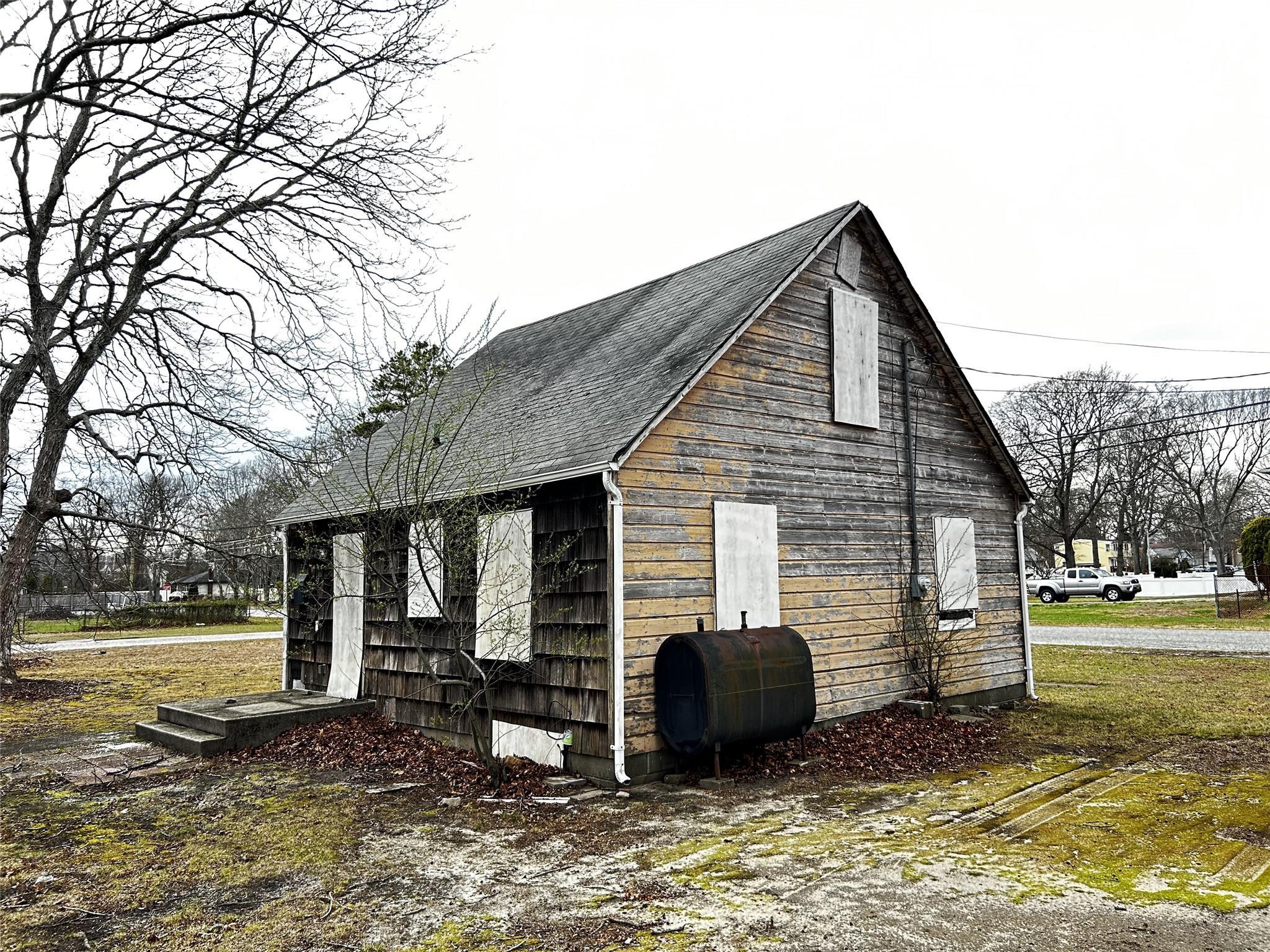 Single Family Broadway  Suffolk County, NY 11967, MLS-845079-5