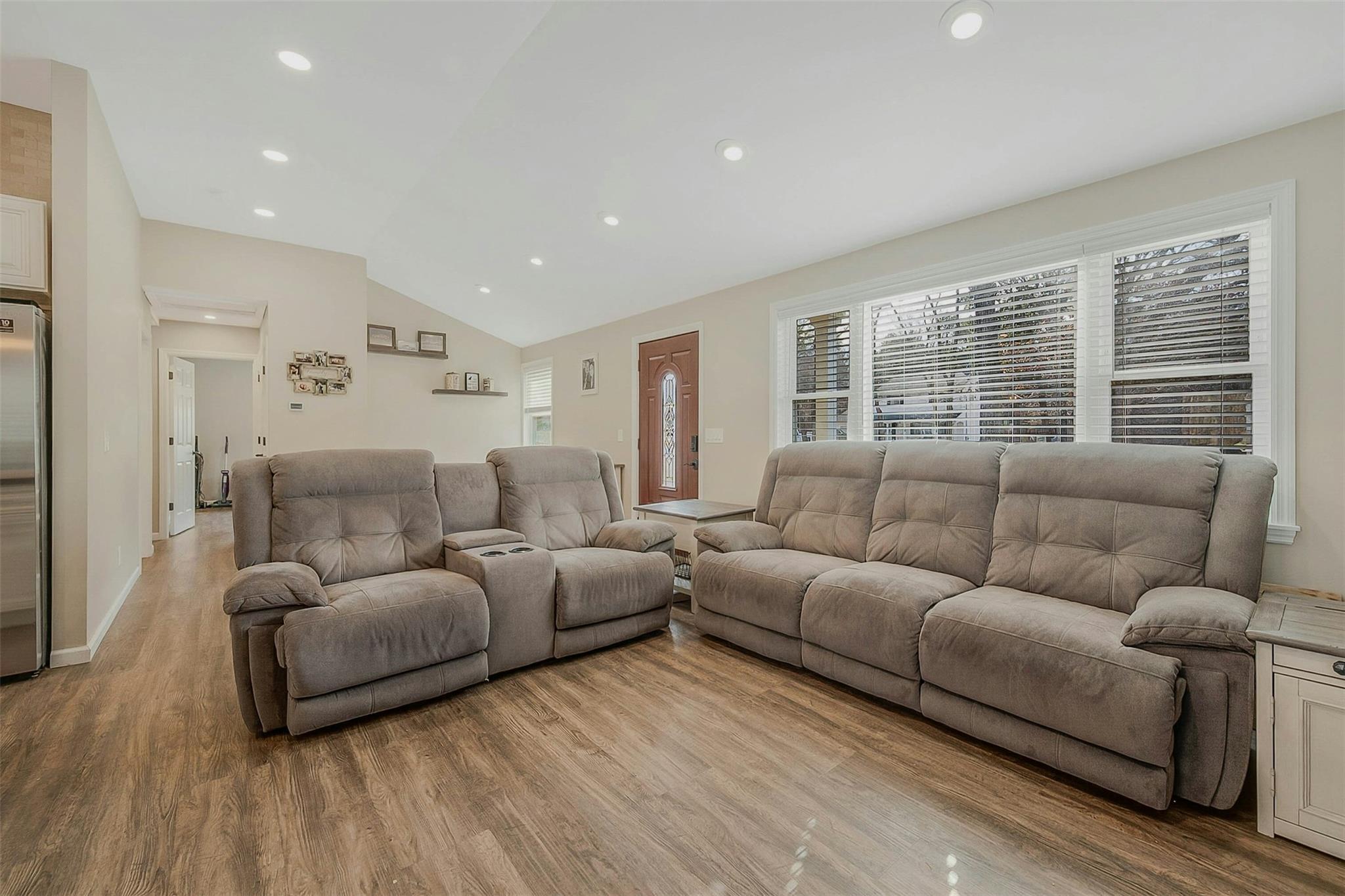 Single Family Highview  Suffolk County, NY 11933, MLS-845138-10