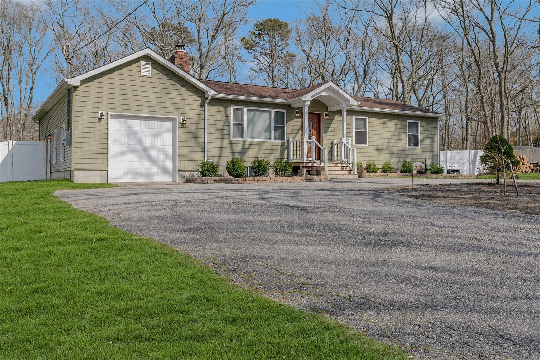 Single Family Highview  Suffolk County, NY 11933, MLS-845138-4