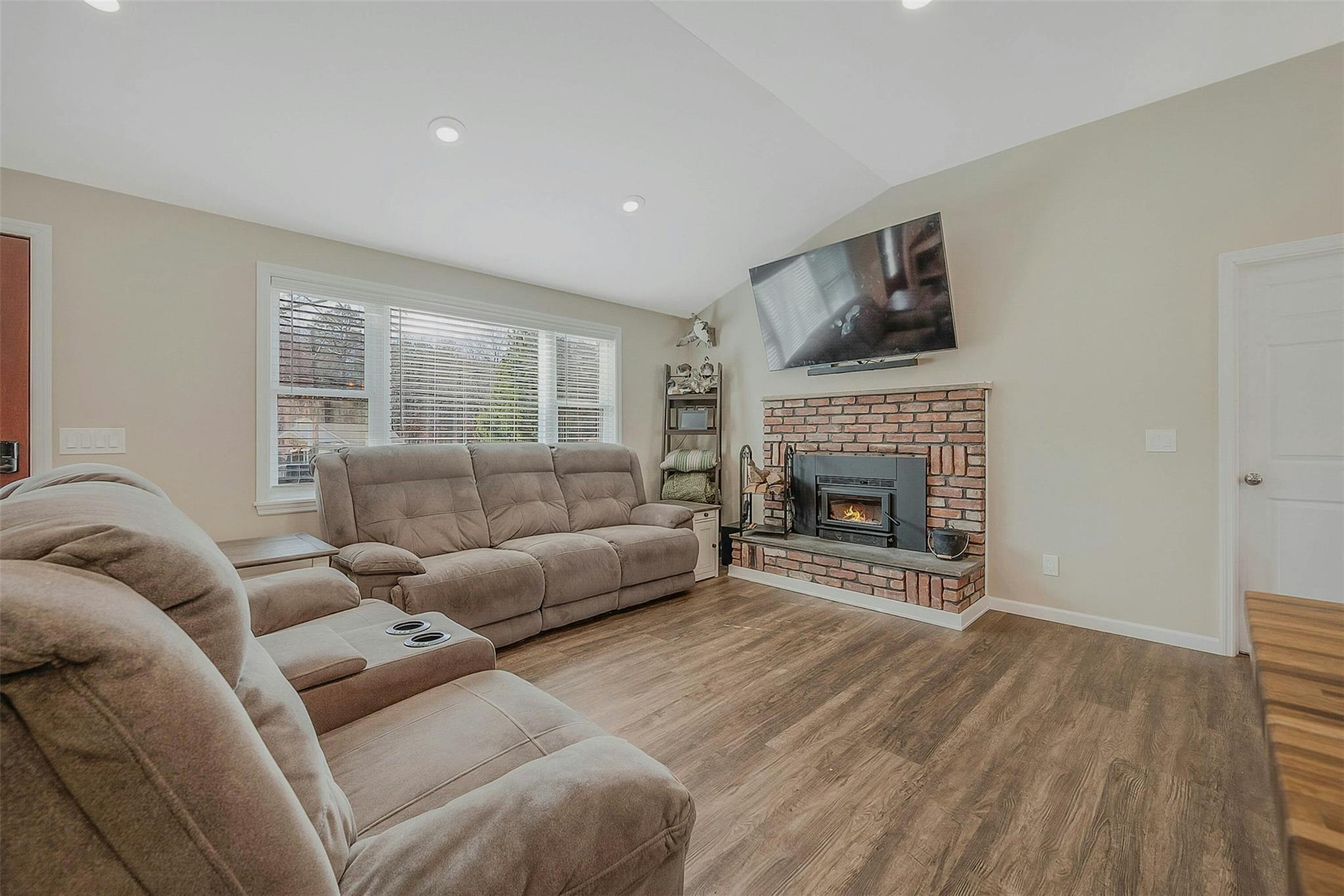 Single Family Highview  Suffolk County, NY 11933, MLS-845138-9