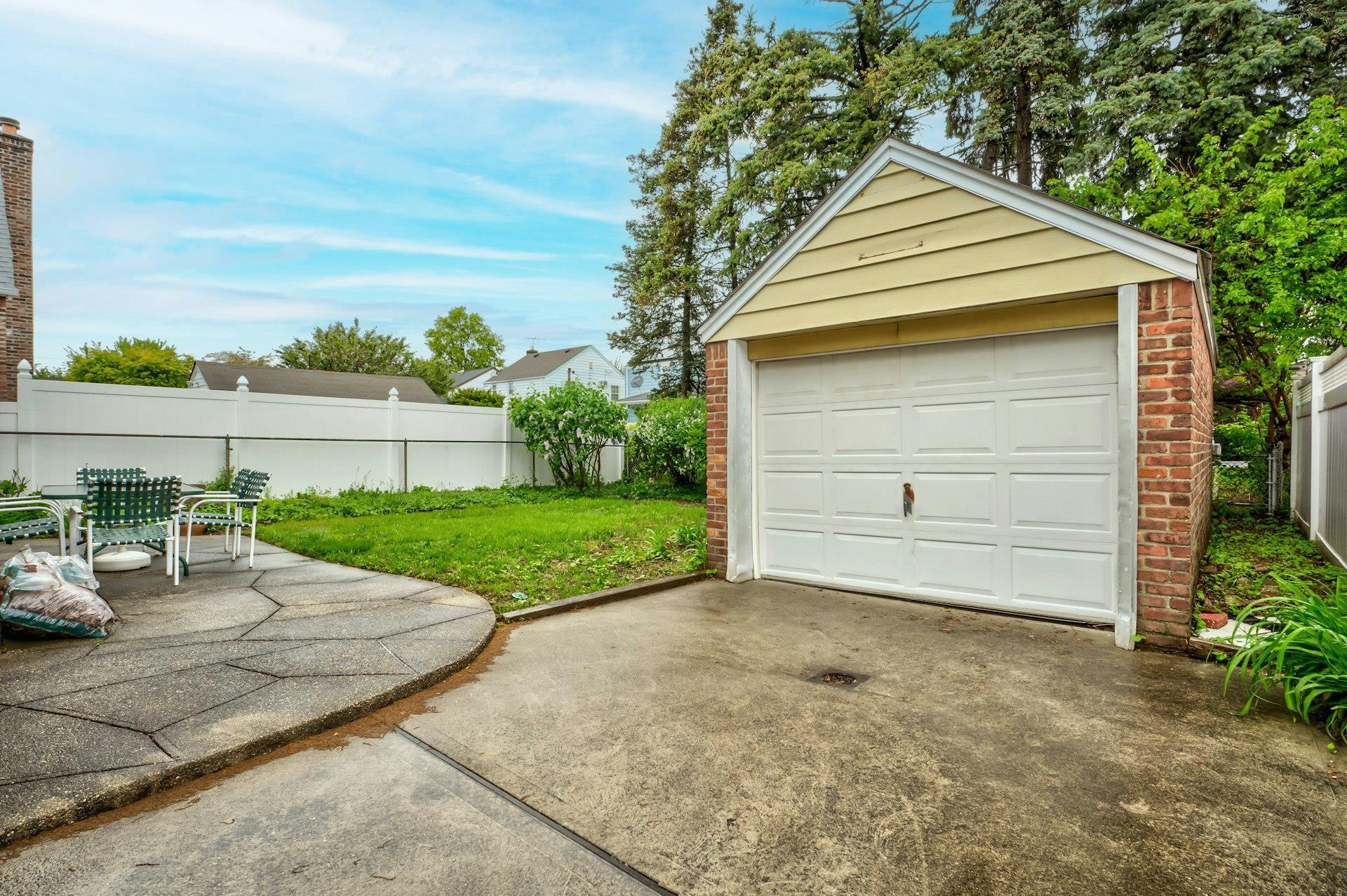Single Family 5th  Nassau County, NY 11040, MLS-845230-25
