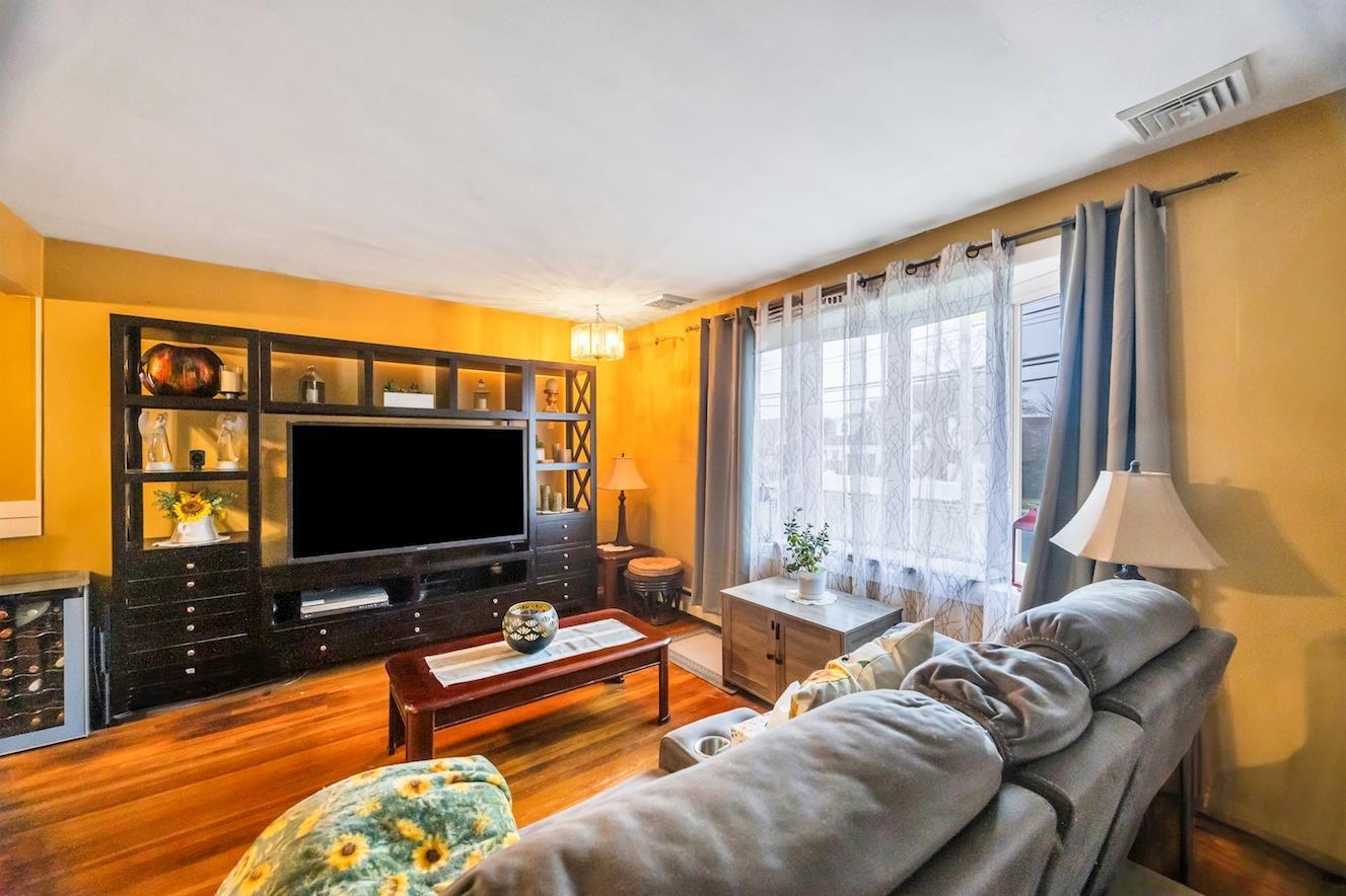 Single Family Maple  Nassau County, NY 11710, MLS-845460-3
