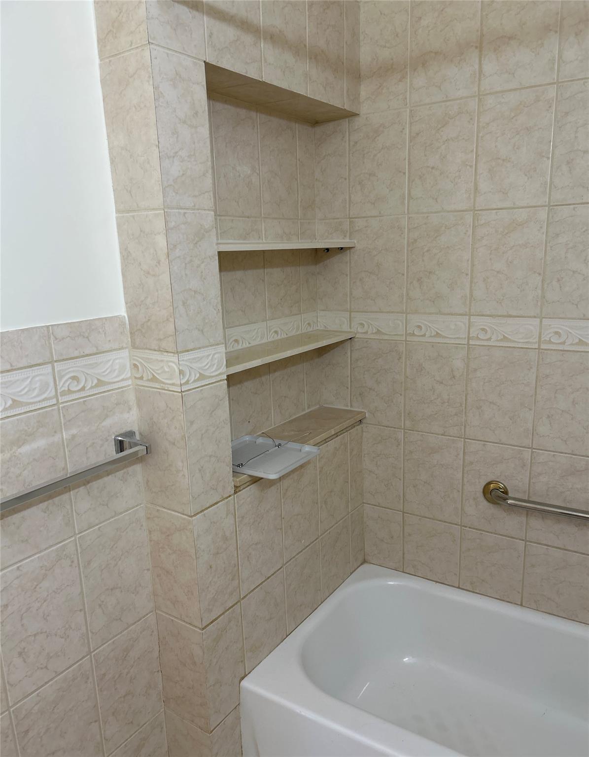 Apartment 211th  Bronx, NY 10469, MLS-845497-7