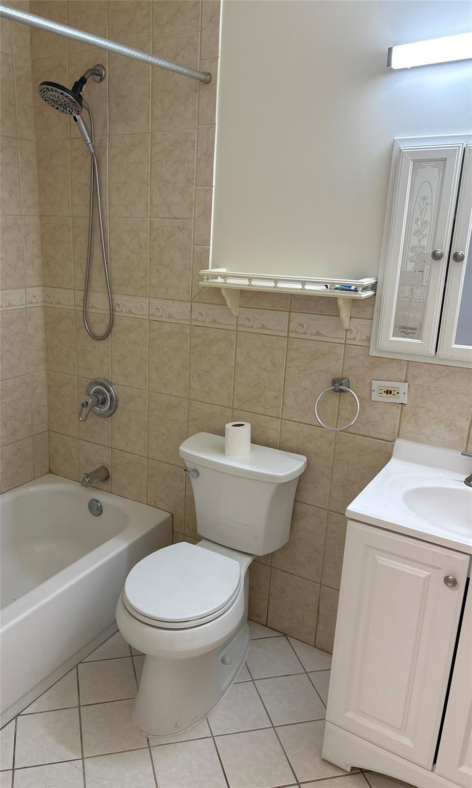 Apartment 211th  Bronx, NY 10469, MLS-845497-8