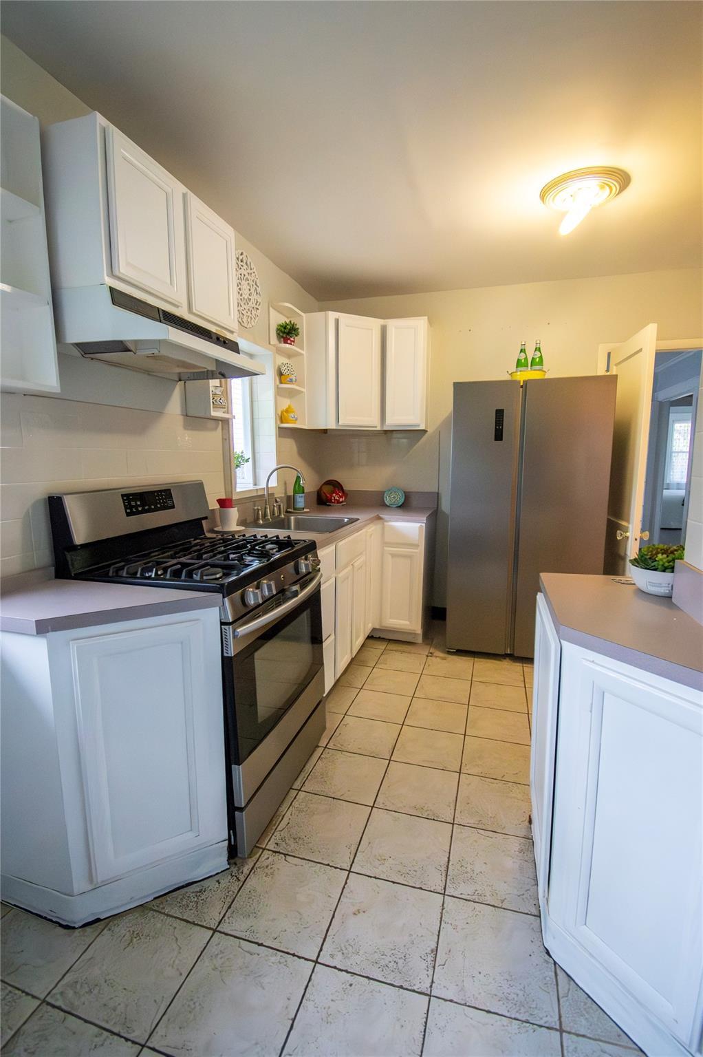 Single Family Henry  Nassau County, NY 11575, MLS-845507-6