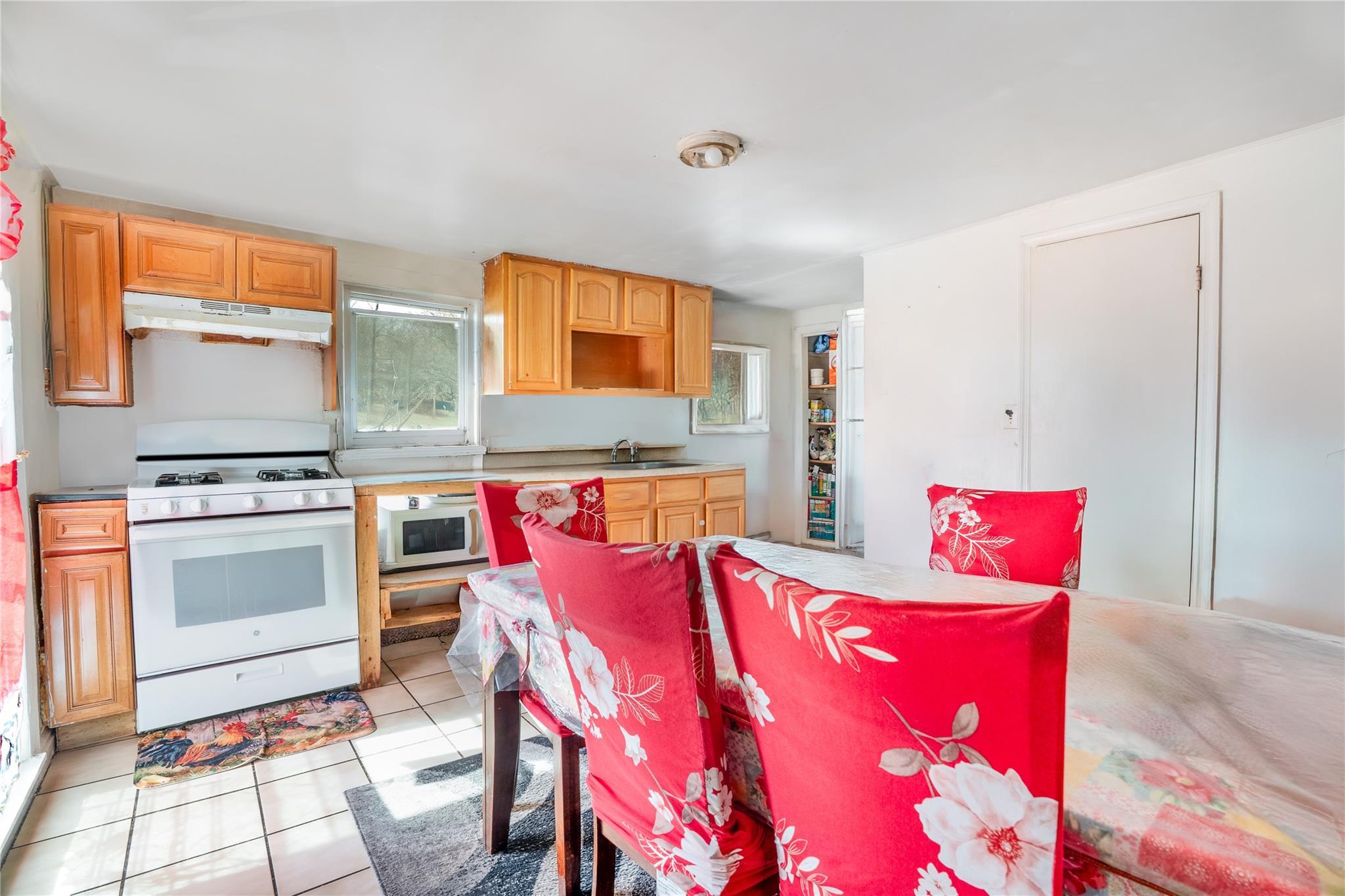 Single Family Terrace  Westchester County, NY 10562, MLS-845529-12