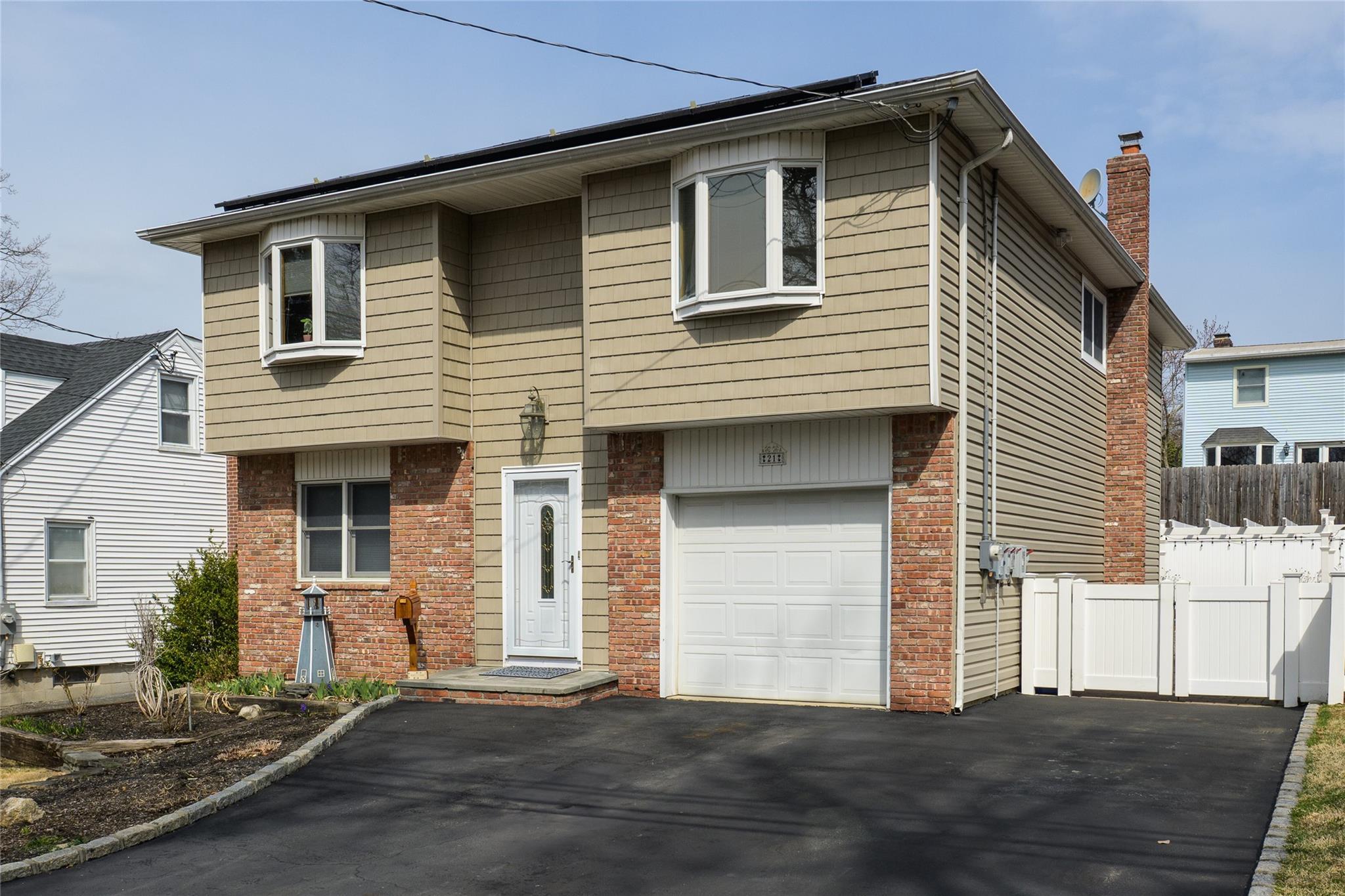 Single Family Godfrey  Nassau County, NY 11709, MLS-845574-2