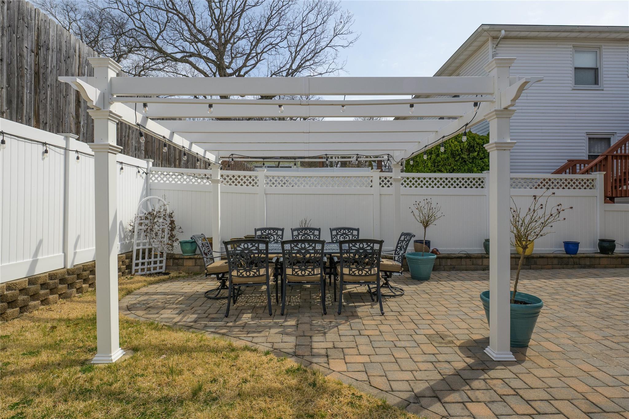 Single Family Godfrey  Nassau County, NY 11709, MLS-845574-22